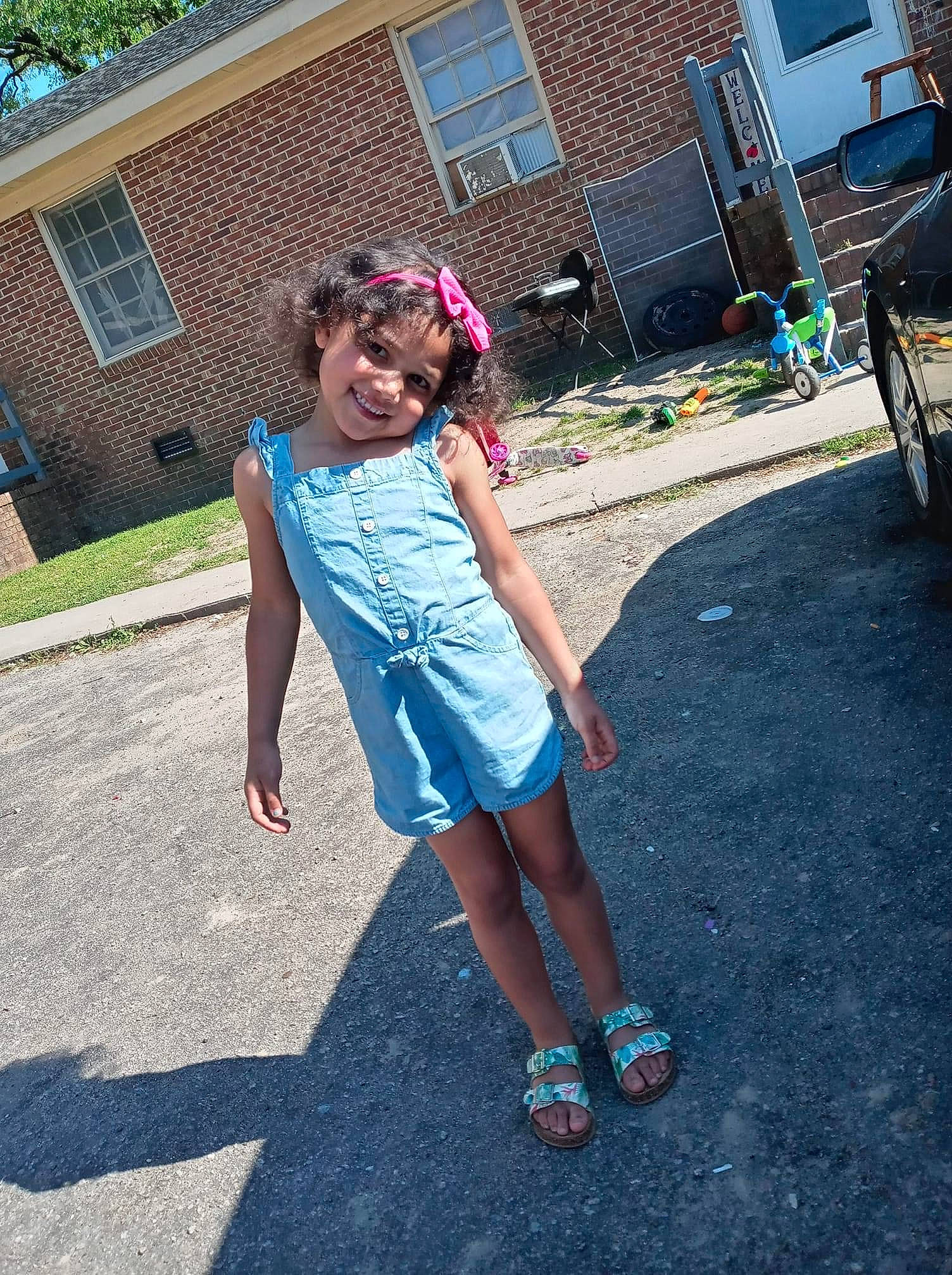 Adrianna is registered to the contest to win money with this photo: asphalt, city, denim, electric_blue, eyewear, fun, grass, headwear, human_leg, joy, leisure, magenta, pedestrian, people, person, pink, recreation, road, road_surface, sidewalk