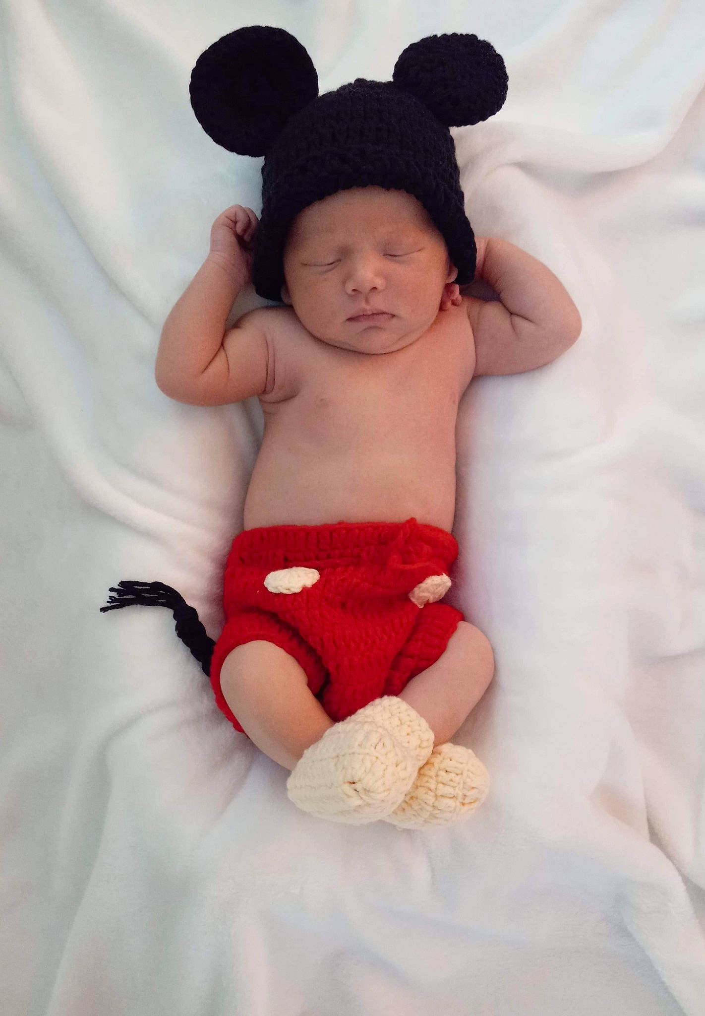 Kaysen is registered to the contest to win money with this photo: abdomen, arm, baby, baby_sleeping, baby_toddler_clothing, comfort, finger, gesture, hand, happy, headwear, leg, person, pink, skin, stomach, textile, thigh, thumb, toddler