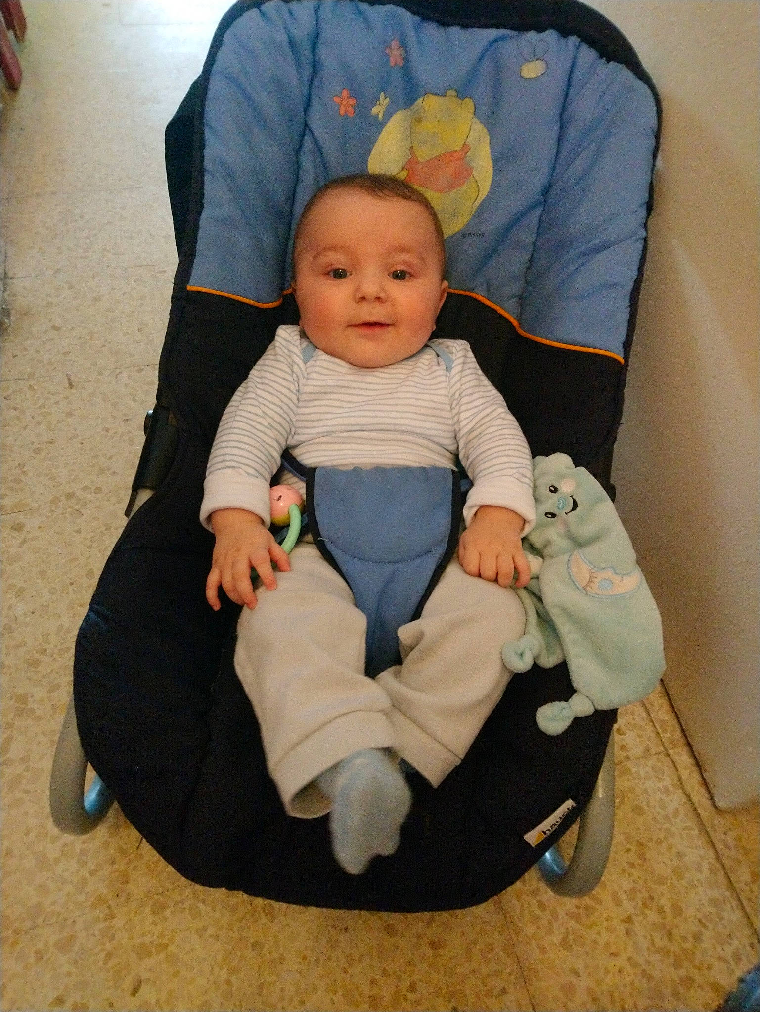 Thomy a rejoint le concours — aidez-le/la à gagner de superbes lots ! baby, baby_carriage, baby_products, child, comfort, furniture, person, product, sitting, toddler