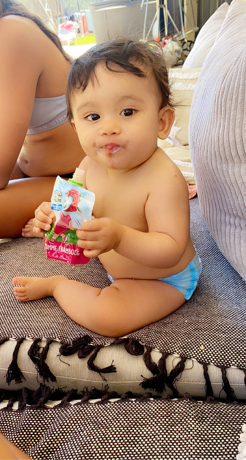 Aaliyah a rejoint le concours — aidez-le/la à gagner de superbes lots ! abdomen, baby, chest, child, face, fun, grass, happy, head, human_body, human_leg, leisure, nail, organ, person, photograph, skin, stomach, thigh, toddler