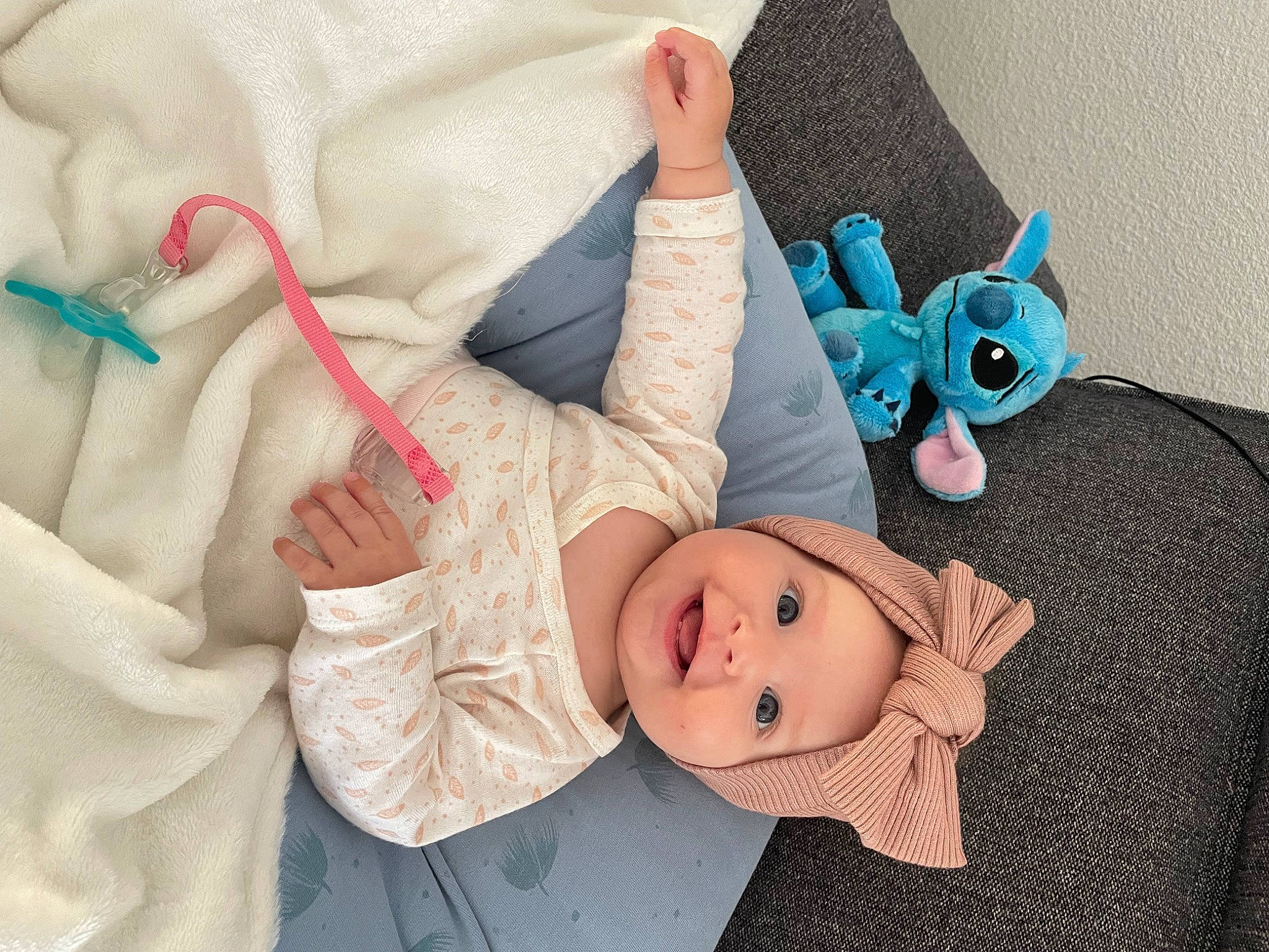 Ava participe au concours pour gagner de l'argent avec cette photo : arm, baby, baby_toddler_clothing, child, comfort, doll, gesture, happy, hat, headgear, headwear, joy, leg, linens, person, pink, plush, skin, smile, stuffed_toy
