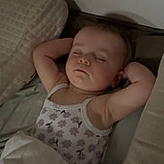 Lucy a rejoint le concours — aidez-le/la à gagner de superbes lots ! baby, child, sleeping, blanket, pillow, cushion, bed, indoors, peaceful, rest, face, arm, clothing, person, young, nap, quiet, comfort, relaxation, soft