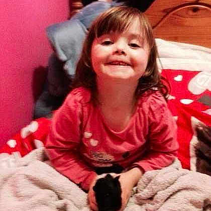 Toni is registered to the contest to win money with this photo: