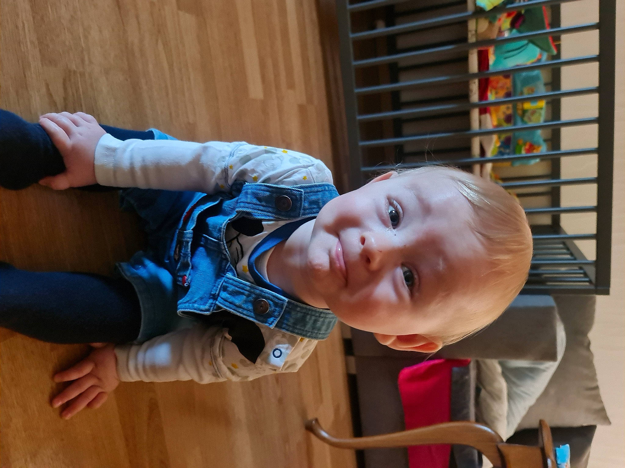 Mathéo participe au concours pour gagner de l'argent avec cette photo : baby, baby_products, baby_safety, baby_toddler_clothing, cheek, child, comfort, elbow, electric_blue, fun, happy, laugh, leisure, person, play, room, sitting, sleeve, smile, toddler