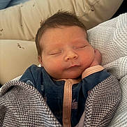 Catarina participe au concours pour gagner de l'argent avec cette photo : baby, sleeping, blanket, cushion, infant, cozy, peaceful, child, portrait, soft, rest, cute, newborn, face, clothing, indoor, hands, head, relaxation, young