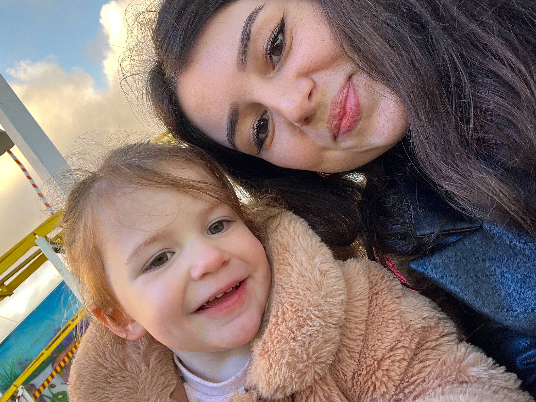 Déa participe au concours pour gagner de l'argent avec cette photo : cheek, eye, eyebrow, eyelash, face, facial_expression, flash_photography, gesture, happy, head, iris, joy, lip, mouth, nose, organ, people, people_in_nature, person, skin