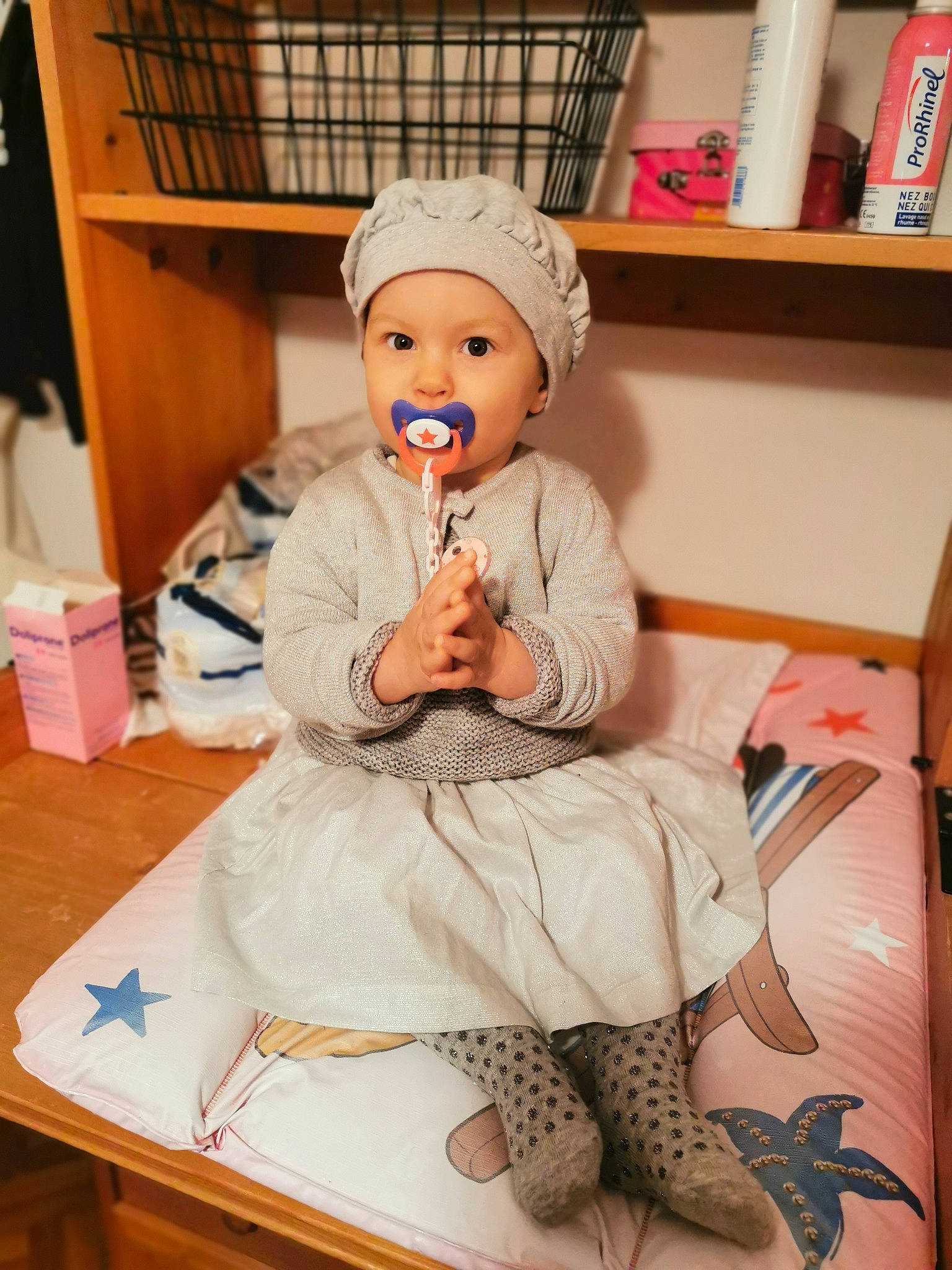 élise participe au concours pour gagner de l'argent avec cette photo : baby, child, headgear, headwear, person, toddler
