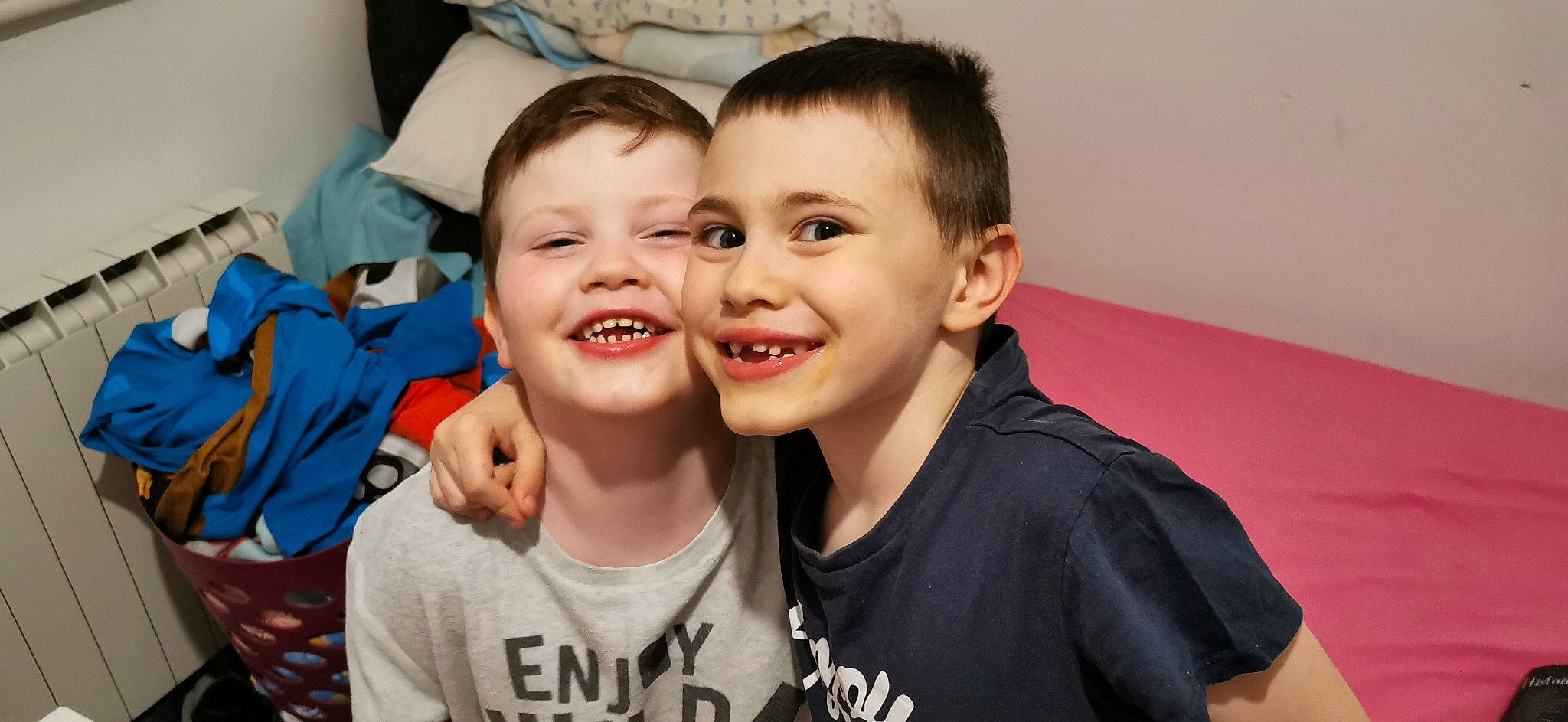 Antoine Et Pierre participe au concours pour gagner de l'argent avec cette photo : cheek, child, facial_expression, fun, gesture, happy, joy, laugh, nose, organ, people, person, photography, sibling, smile, toddler, tooth