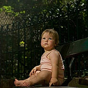 Gabrielle a rejoint le concours — aidez-le/la à gagner de superbes lots ! toddler, child, bench, outdoor, park, fence, greenery, daylight, portrait, sitting, curious, cute, summer, baby, skin, clothing, feet, expression, face, nature