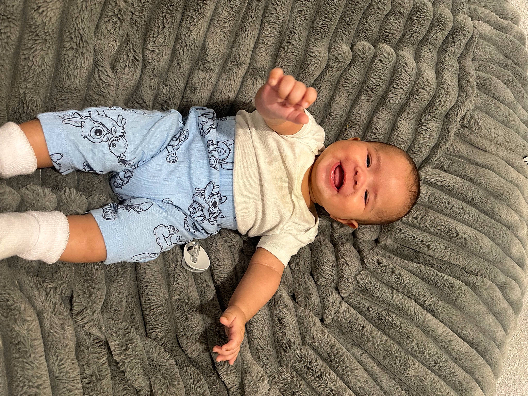 Kingston is registered to the contest to win money with this photo: baby, baby_products, baby_toddler_clothing, child, comfort, elbow, flooring, gesture, linens, mammal, pattern, person, product, sitting, skin, sleeve, t_shirt, textile, toddler, wood