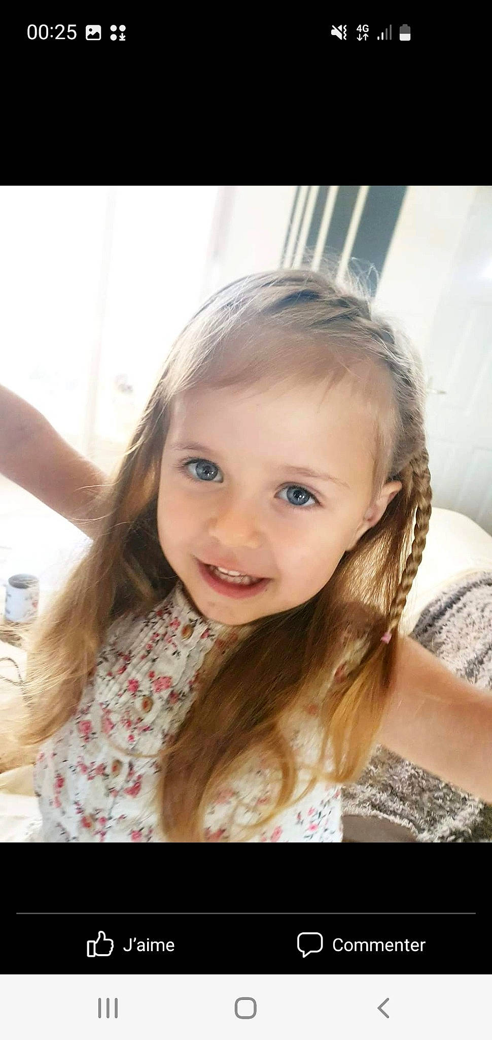 Myla a rejoint le concours — aidez-le/la à gagner de superbes lots ! blond, brown_hair, cheek, child, eyebrow, eyelash, flash_photography, fun, hair, happy, iris, joy, laugh, lip, long_hair, mouth, nose, person, sitting, skin