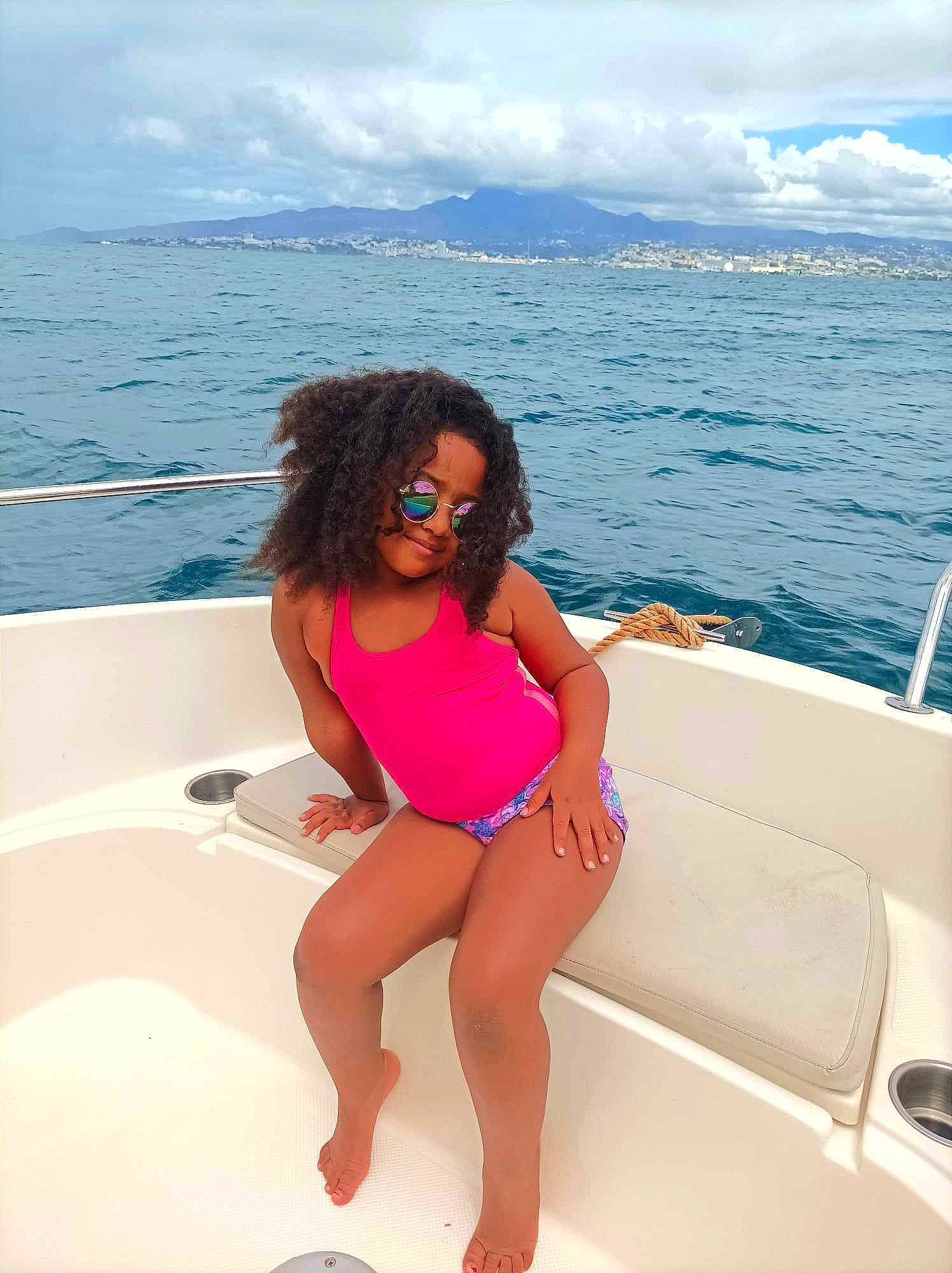 Shania participe au concours pour gagner de l'argent avec cette photo : azure, beauty, boat, boats_and_boating_equipment_and_supplies, brassiere, cloud, eyewear, fun, goggles, leg, leisure, naval_architecture, person, recreation, sky, summer, sunglasses, thigh, travel, water