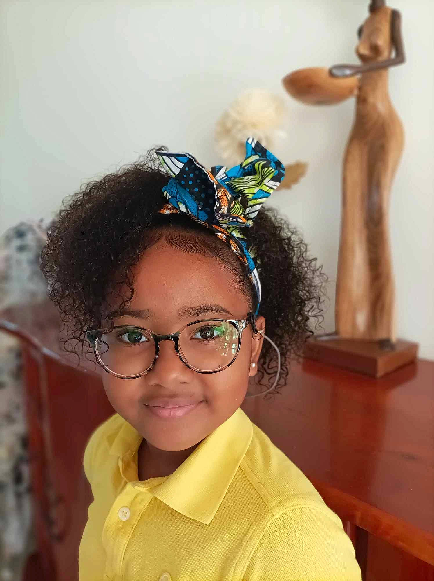 Shania a rejoint le concours — aidez-le/la à gagner de superbes lots ! beauty, earrings, event, eyelash, eyewear, fashion_design, feather, fun, glasses, happy, headband, headpiece, jewellery, joy, neck, organ, person, photograph, sculpture, smile