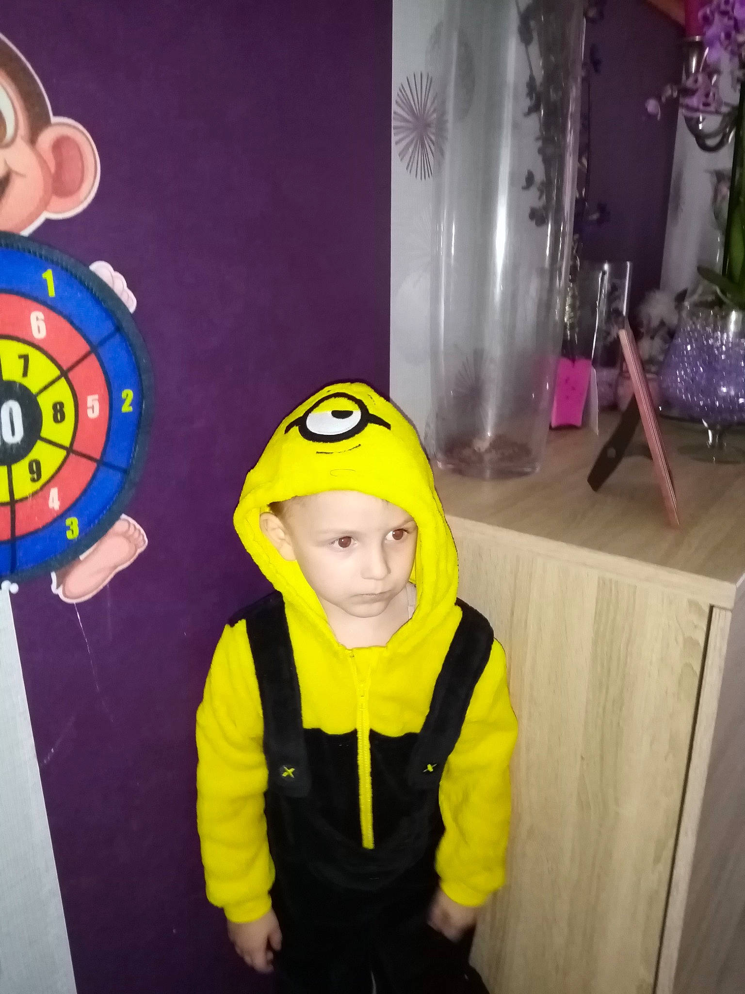 Dylan a rejoint le concours — aidez-le/la à gagner de superbes lots ! animation, child, costume, headwear, hoodie, jacket, outerwear, person, plant, space, t_shirt, toddler, yellow