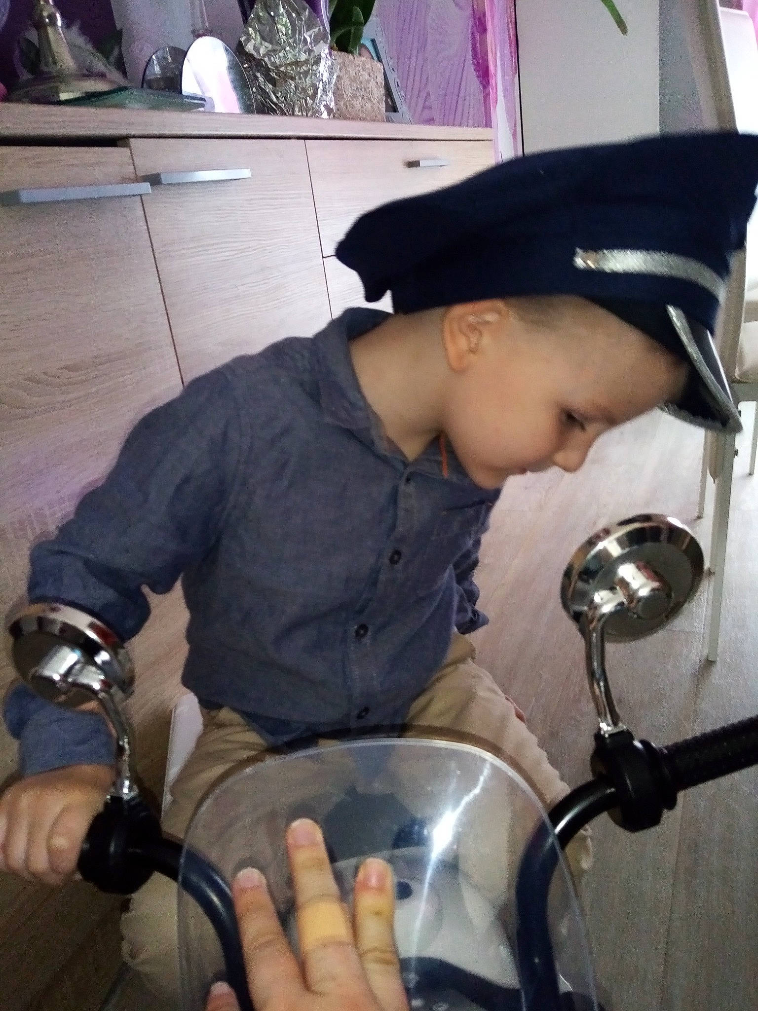 Dylan participe au concours pour gagner de l'argent avec cette photo : person