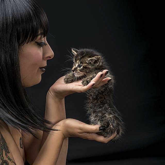 Akasha is registered to the contest to win money with this photo: