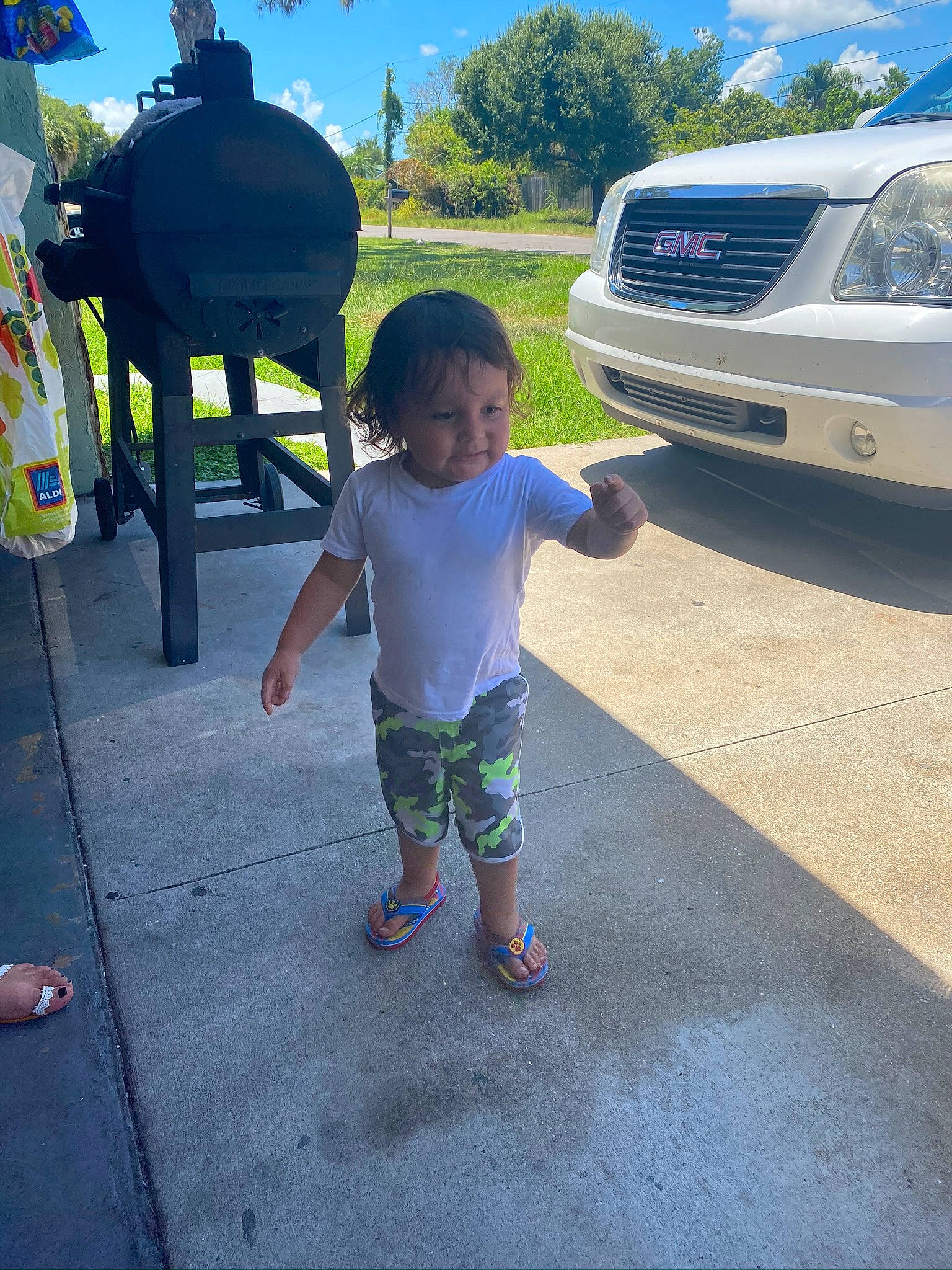 Joseph is registered to the contest to win money with this photo: asphalt, automotive_exterior, automotive_window_part, bumper, car, child, compact_mpv, family_car, luxury_vehicle, minivan, person, plant, technology, toddler, vacation, vehicle, vehicle_door