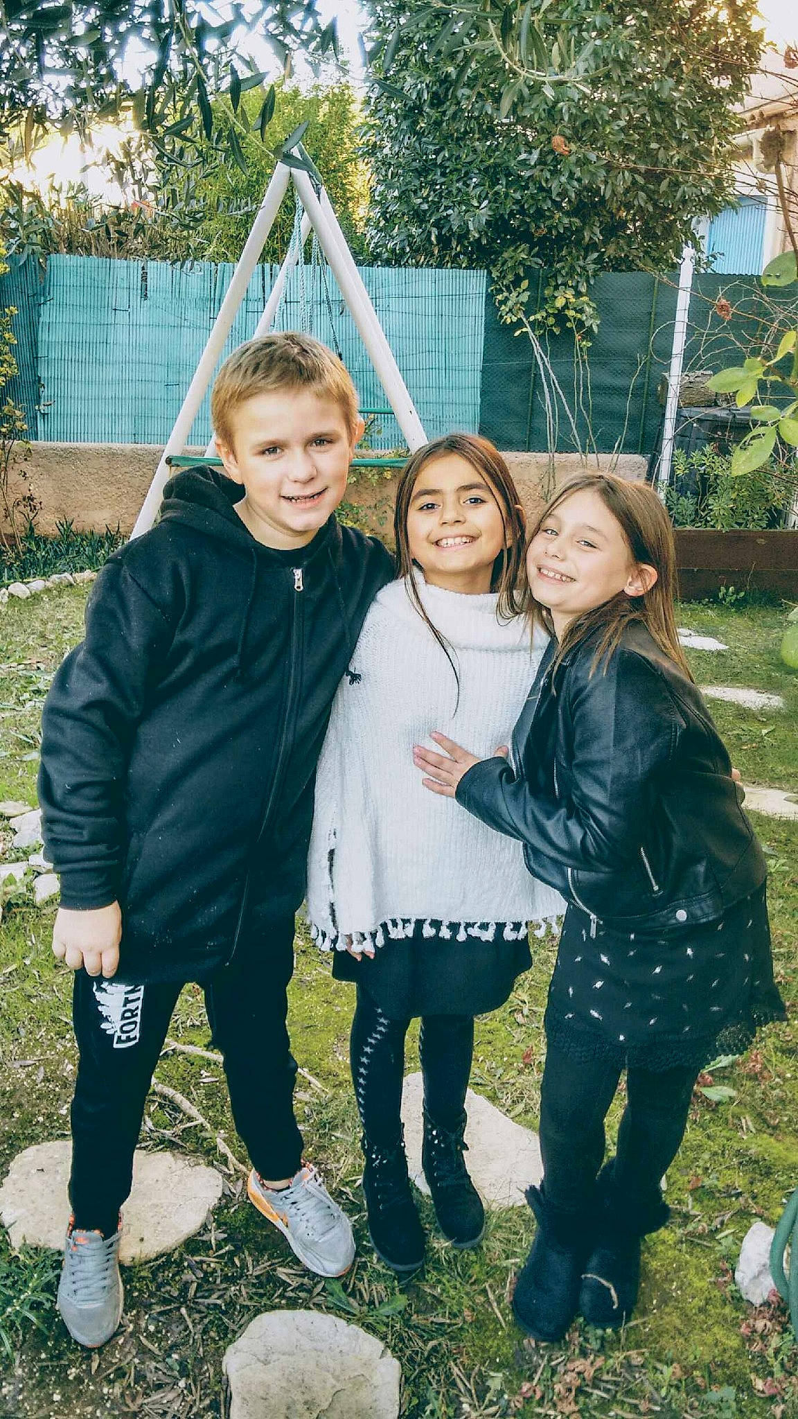 Matteo a rejoint le concours — aidez-le/la à gagner de superbes lots ! child, clothing, family, friendship, fun, garden, girl, grass, joy, outerwear, people, person, photograph, plant, play, recreation, sibling, smile, toddler, tree