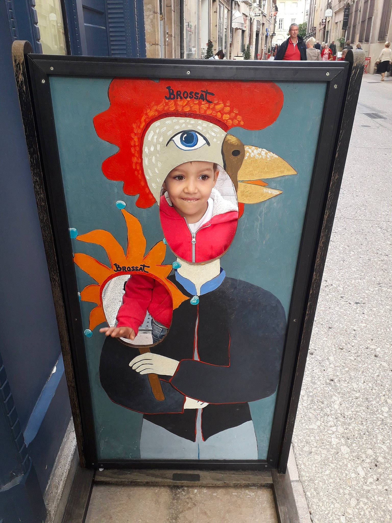 Ayna participe au concours pour gagner de l'argent avec cette photo : advertising, art, headwear, joy, person