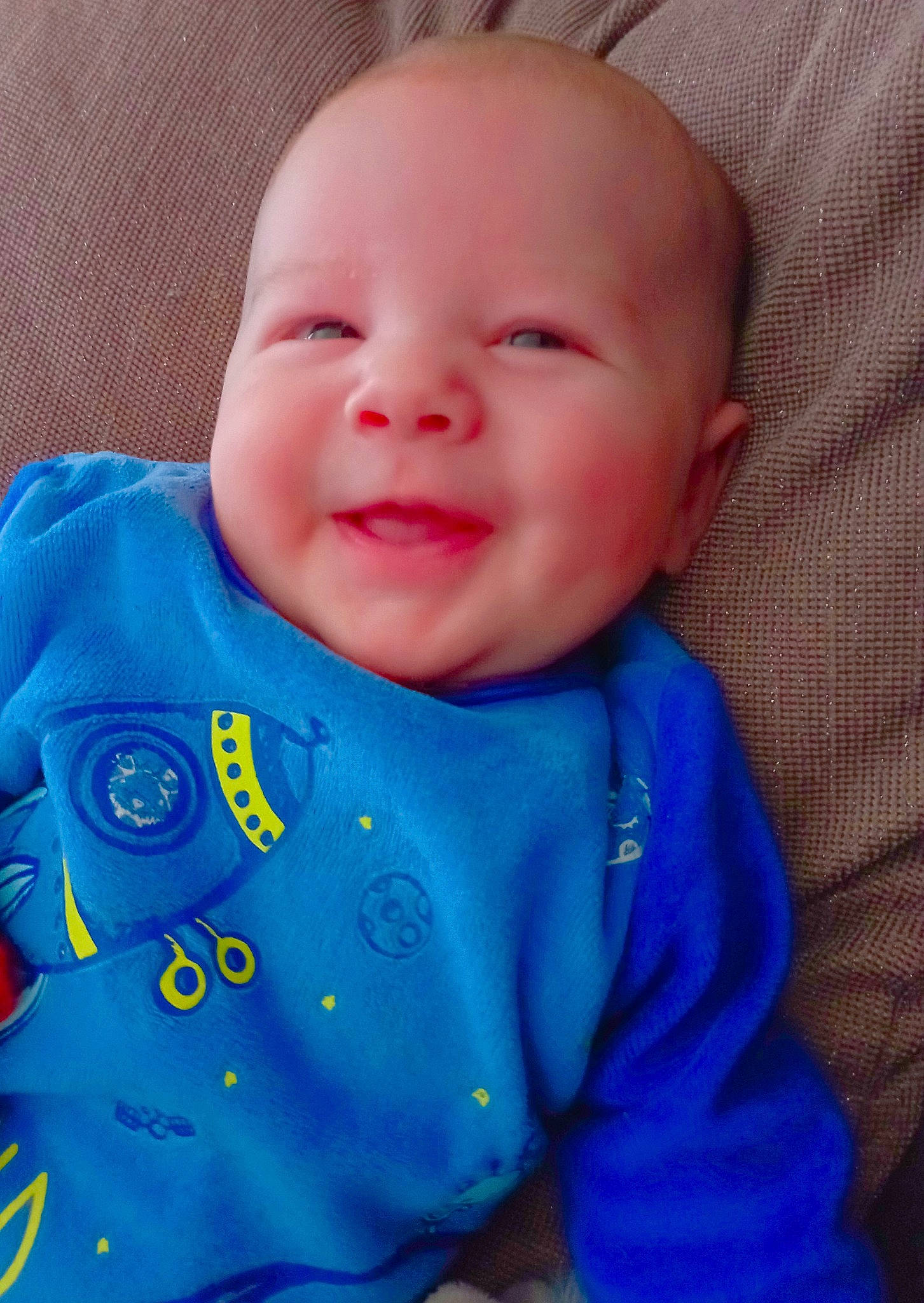 Alessyo a rejoint le concours — aidez-le/la à gagner de superbes lots ! azure, baby, baby_products, baby_toddler_clothing, cheek, child, collar, comfort, electric_blue, fun, happy, iris, nose, outerwear, person, product, skin, sleeve, smile, textile