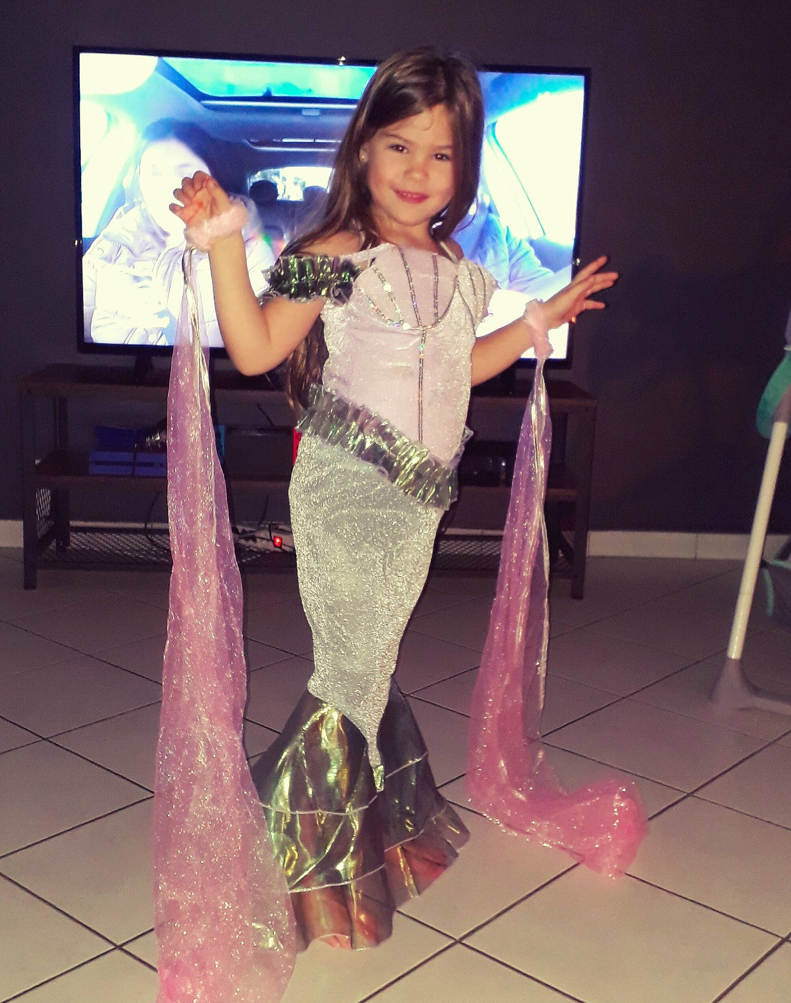 Emma participe au concours pour gagner de l'argent avec cette photo : abdomen, day_dress, dress, electric_blue, entertainment, event, fashion_design, flooring, formal_wear, fun, gown, happy, human_leg, joy, long_hair, magenta, performing_arts, person, smile, thigh