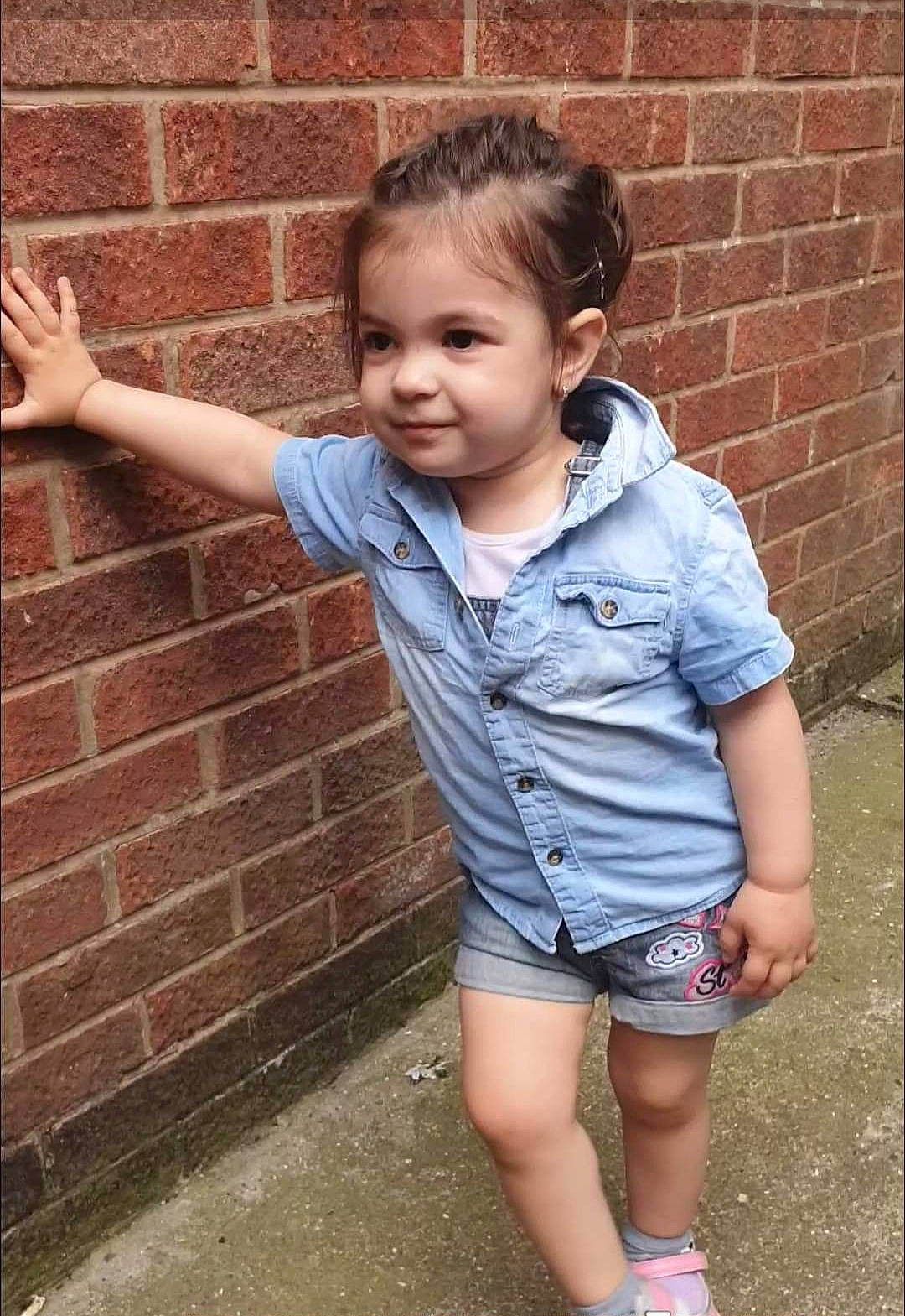 Barbara is registered to the contest to win money with this photo: beauty, cheek, child, child_model, cool, denim, happy, jeans, joy, leg, person, photography, play, shoe, shorts, smile, snapshot, standing, t_shirt, textile