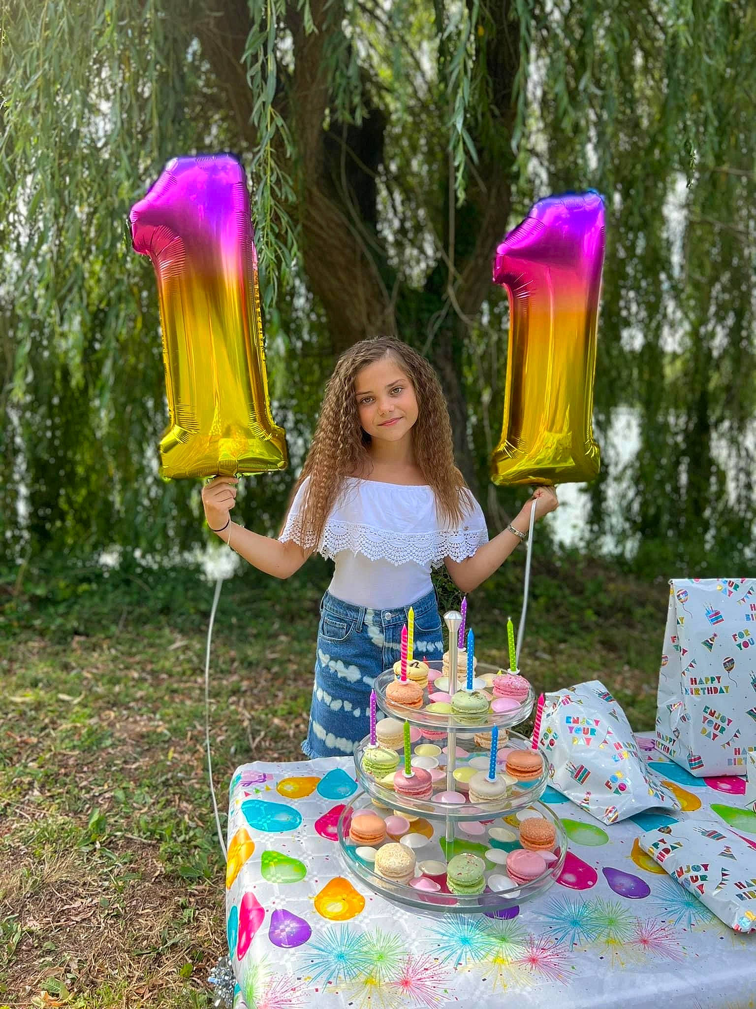 Shelly a rejoint le concours — aidez-le/la à gagner de superbes lots ! birthday_cake, birthday_candle, birthday_party, cake, cake_decorating, cake_decorating_supply, food, fun, joy, leisure, party_supply, people, person, pink, plant, public_space, purple, shorts, summer, table