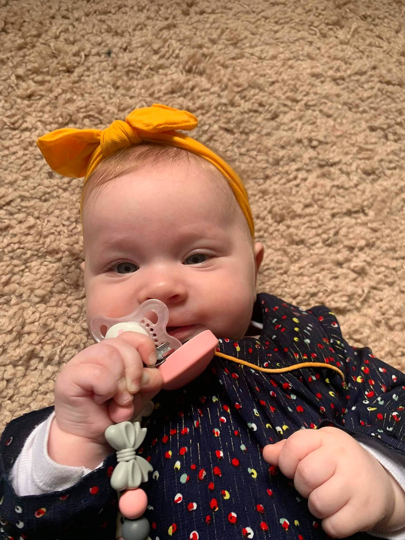 Rose a rejoint le concours — aidez-le/la à gagner de superbes lots ! baby, baby_toddler_clothing, cheek, child, face, fashion_accessory, finger, fun, gesture, happy, lip, nail, pattern, people_in_nature, person, play, skin, thumb, toddler, tradition