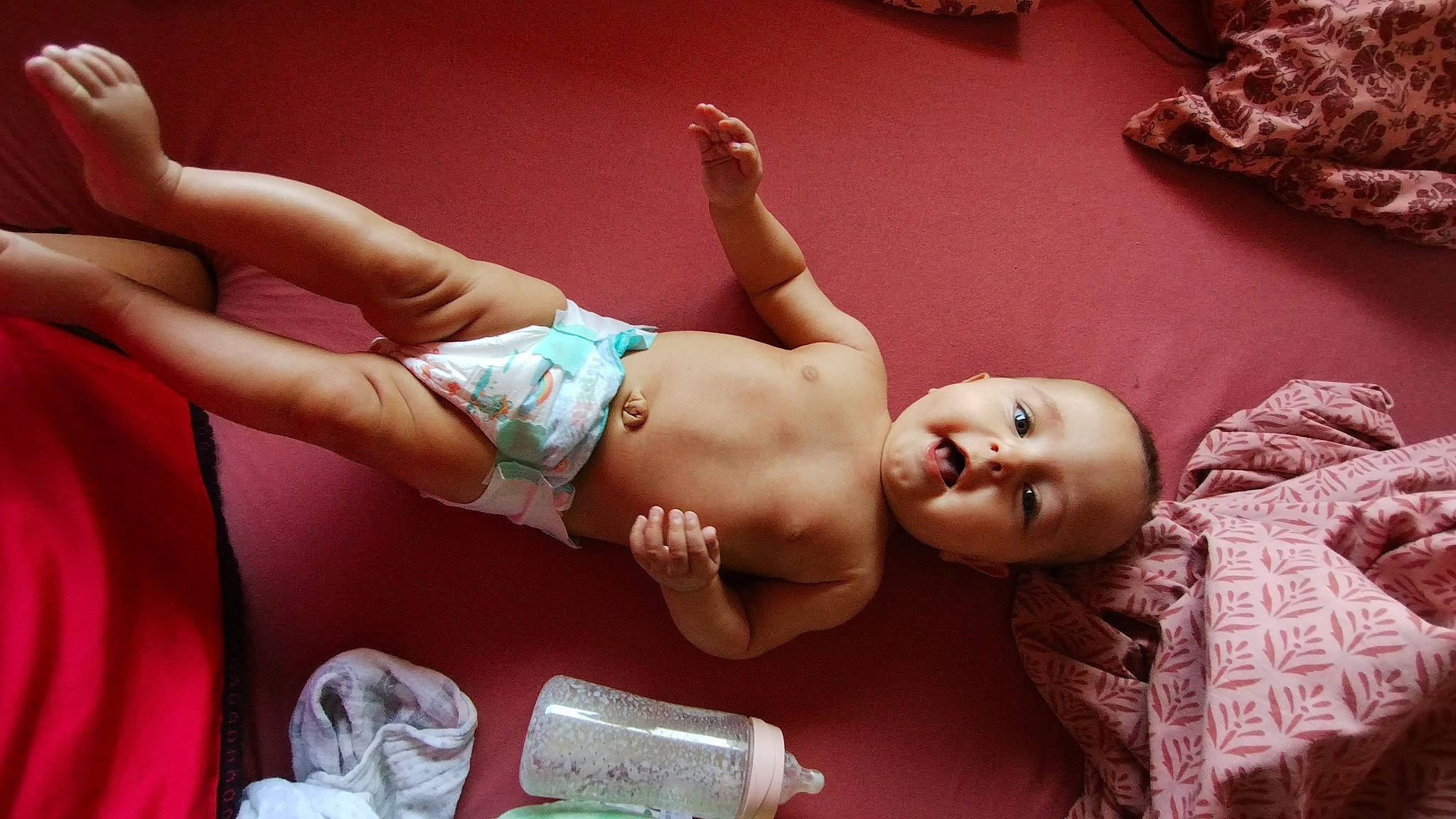 Ylana a rejoint le concours — aidez-le/la à gagner de superbes lots ! abdomen, art, chest, elbow, eyelash, finger, flash_photography, hand, happy, human, human_body, human_leg, joint, mouth, muscle, person, pink, shoulder, thigh, trunk