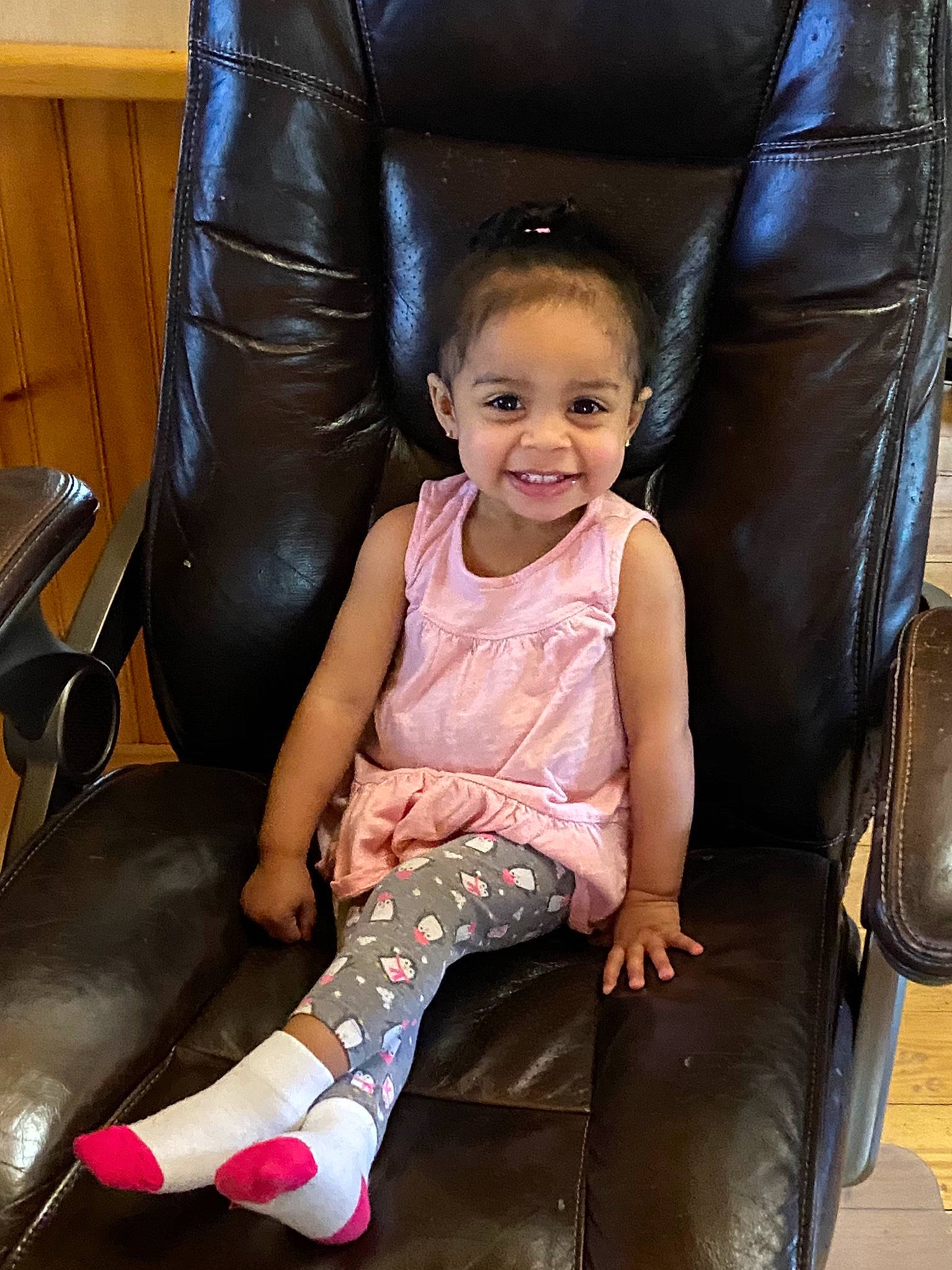 Illauni is registered to the contest to win money with this photo: chair, child, finger, footwear, fun, furniture, joy, lap, leg, person, play, riding_boot, shoe, sitting, skin, smile, toddler