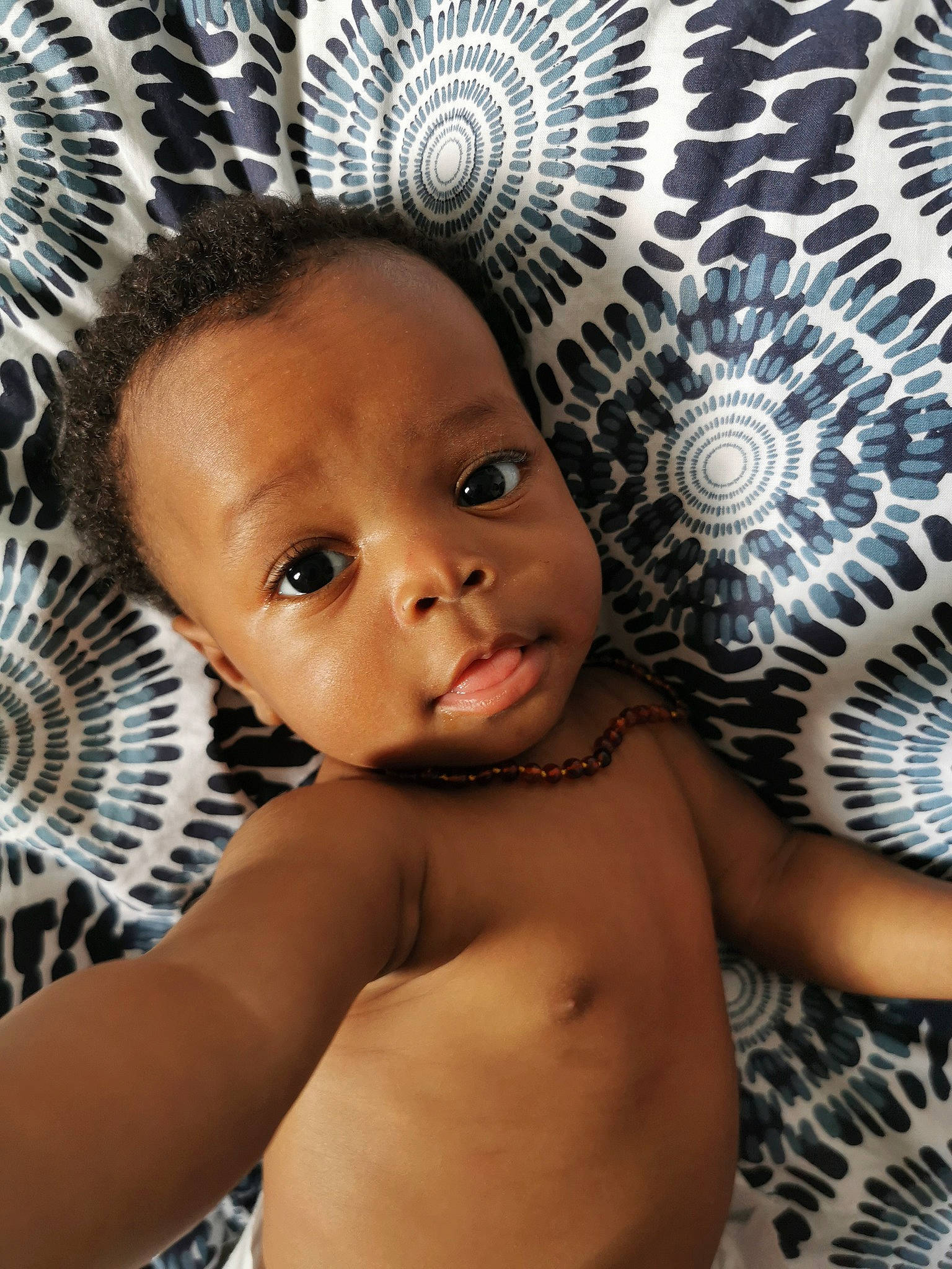 Kaïna participe au concours pour gagner de l'argent avec cette photo : baby, barechested, beauty, black_hair, cheek, chest, child, chin, circle, eye, eyebrow, eyelash, flash_photography, fun, iris, muscle, organ, pattern, person, skin
