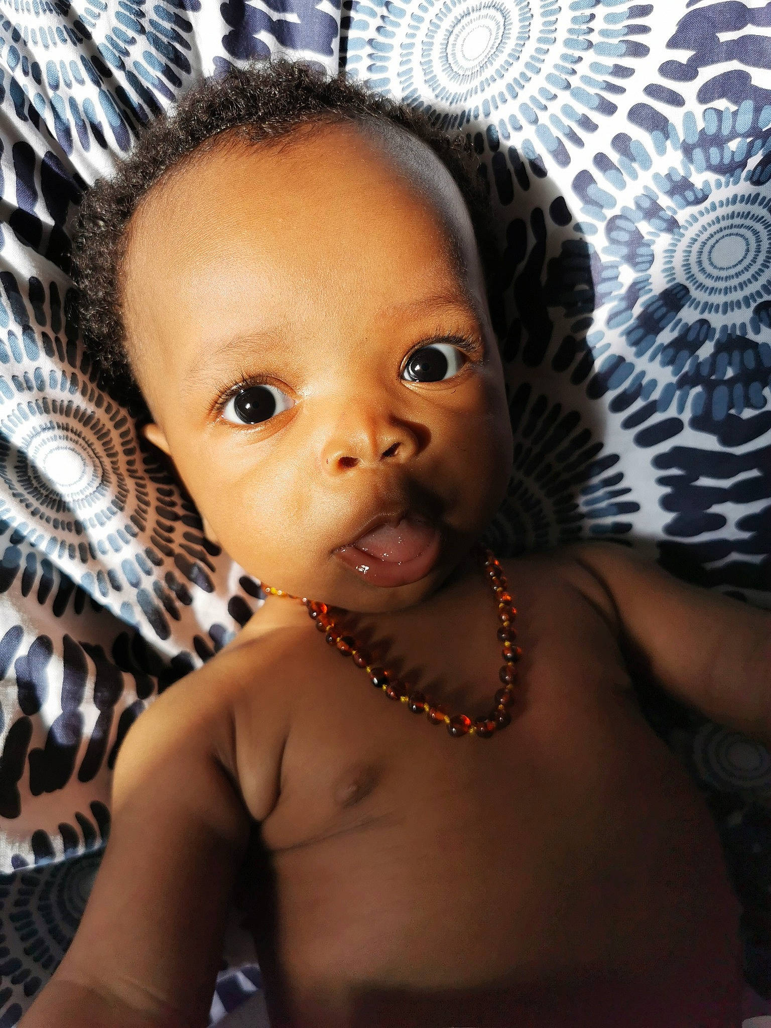 Kaïna a rejoint le concours — aidez-le/la à gagner de superbes lots ! adaptation, black, black_hair, cheek, chin, cool, eyebrow, eyelash, face, flash_photography, hairstyle, iris, lip, mouth, muscle, nose, organ, person, skin, smile