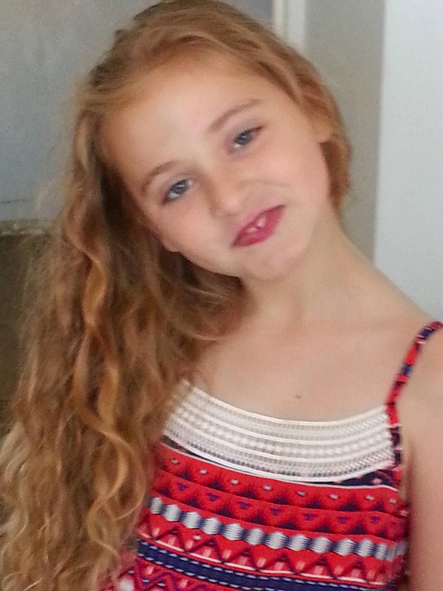 Louise a rejoint le concours — aidez-le/la à gagner de superbes lots ! blond, brown_hair, cheek, child_model, forehead, girl, hair, hair_coloring, hairstyle, human_hair_color, layered_hair, lip, long_hair, neck, person