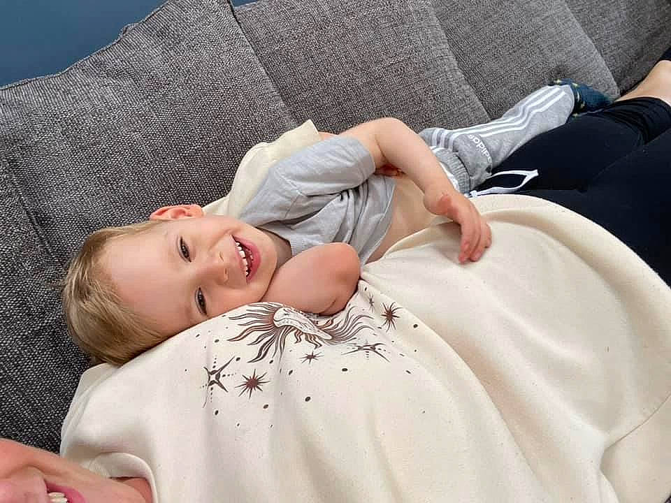 Finlay is registered to the contest to win money with this photo: chin, comfort, eye, eyebrow, eyelash, flash_photography, hairstyle, hand, happy, head, human_body, joint, joy, lip, mammal, neck, person, product, shoulder, skin