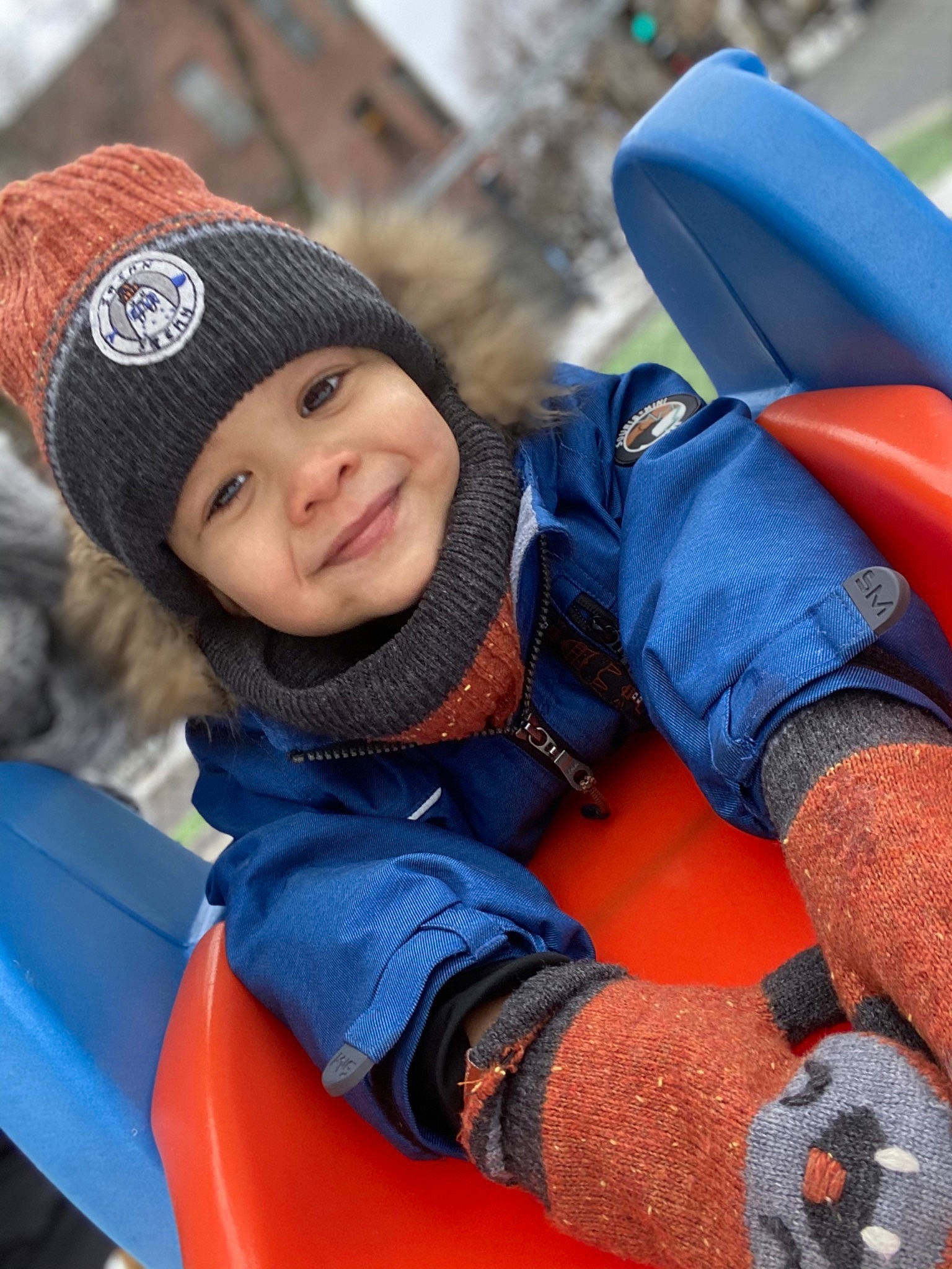 Jayvens B a rejoint le concours — aidez-le/la à gagner de superbes lots ! cap, child, cool, electric_blue, fun, glove, happy, headwear, human_body, jacket, joy, knit_cap, leisure, lifejacket, person, personal_protective_equipment, recreation, red, smile, street_fashion