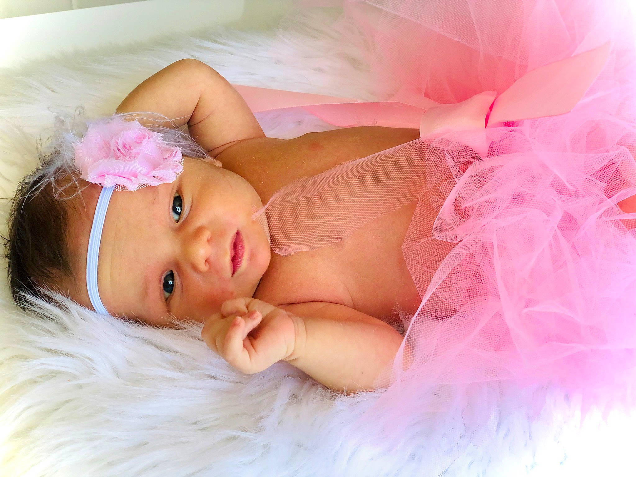 Jane Sophie a rejoint le concours — aidez-le/la à gagner de superbes lots ! baby, ballet_tutu, beauty, child, close_up, costume, face, fashion_accessory, hair_accessory, headband, headgear, headpiece, lip, person, photography, pink, portrait_photography, product, skin, toddler