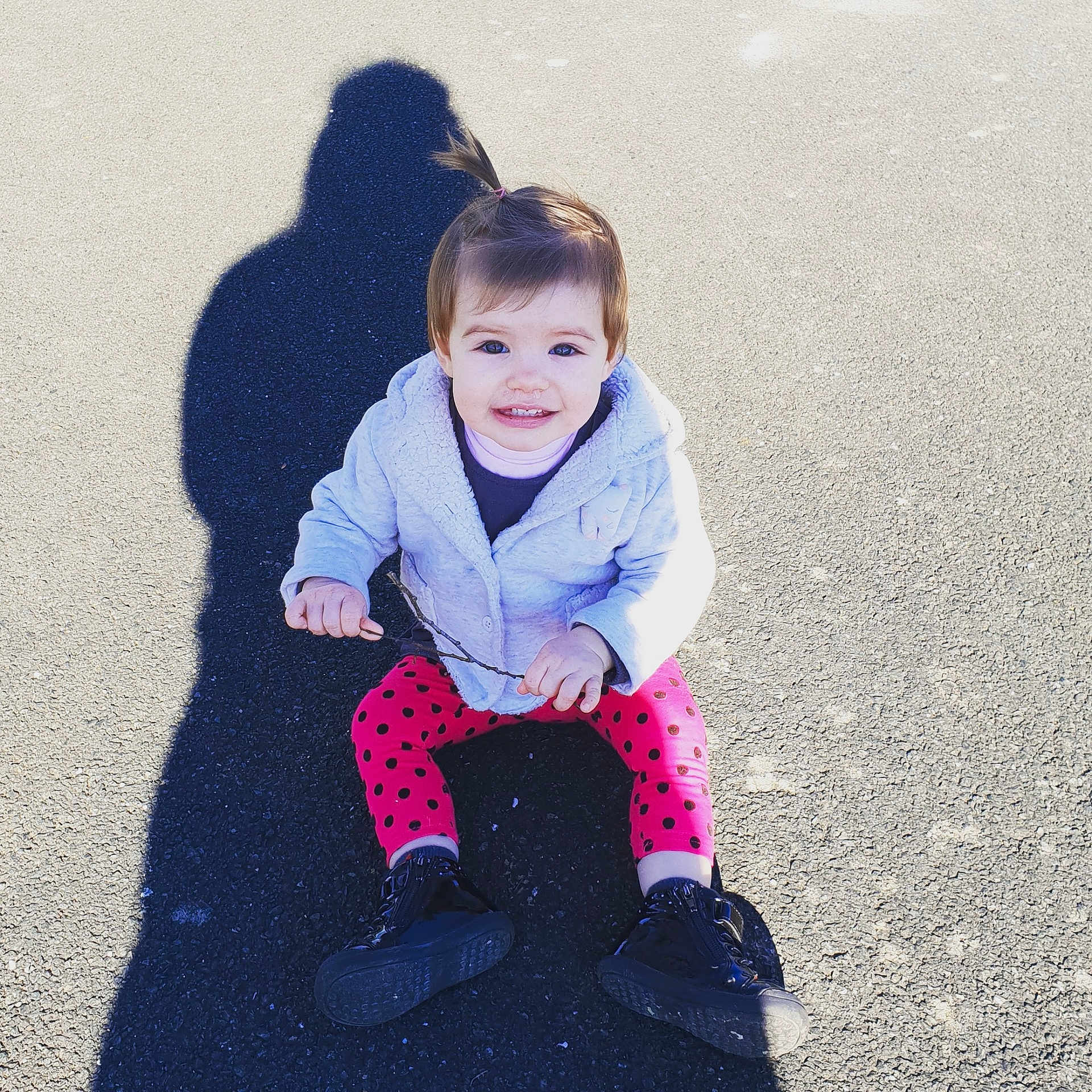 Emma participe au concours pour gagner de l'argent avec cette photo : beauty, child, cool, design, eye, face, facial_expression, fun, head, joy, outerwear, pattern, people, person, pink, play, purple, sitting, smile, snapshot