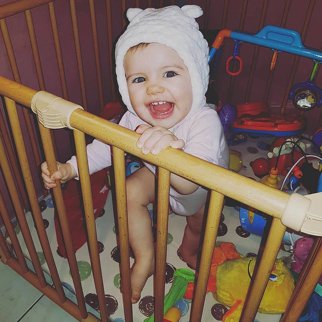 Emma a rejoint le concours — aidez-le/la à gagner de superbes lots ! baby, baby_products, baby_safety, baby_toys, child, eye, furniture, infant_bed, joy, organ, person, product, toddler