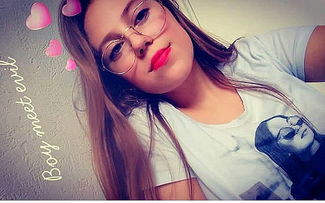 Anastasia a rejoint le concours — aidez-le/la à gagner de superbes lots ! beauty, black_hair, brown_hair, cheek, cool, eye, eyebrow, eyelash, eyewear, girl, glasses, hair_coloring, human_hair_color, lip, long_hair, person, photography, pink, selfie, smile
