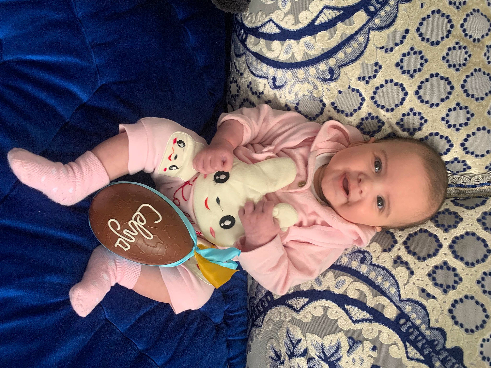 Celya participe au concours pour gagner de l'argent avec cette photo : baby, baby_toddler_clothing, cheek, child, comfort, finger, fun, hand, happy, hat, headgear, mammal, nail, pattern, person, skin, sleeve, textile, toddler, toy