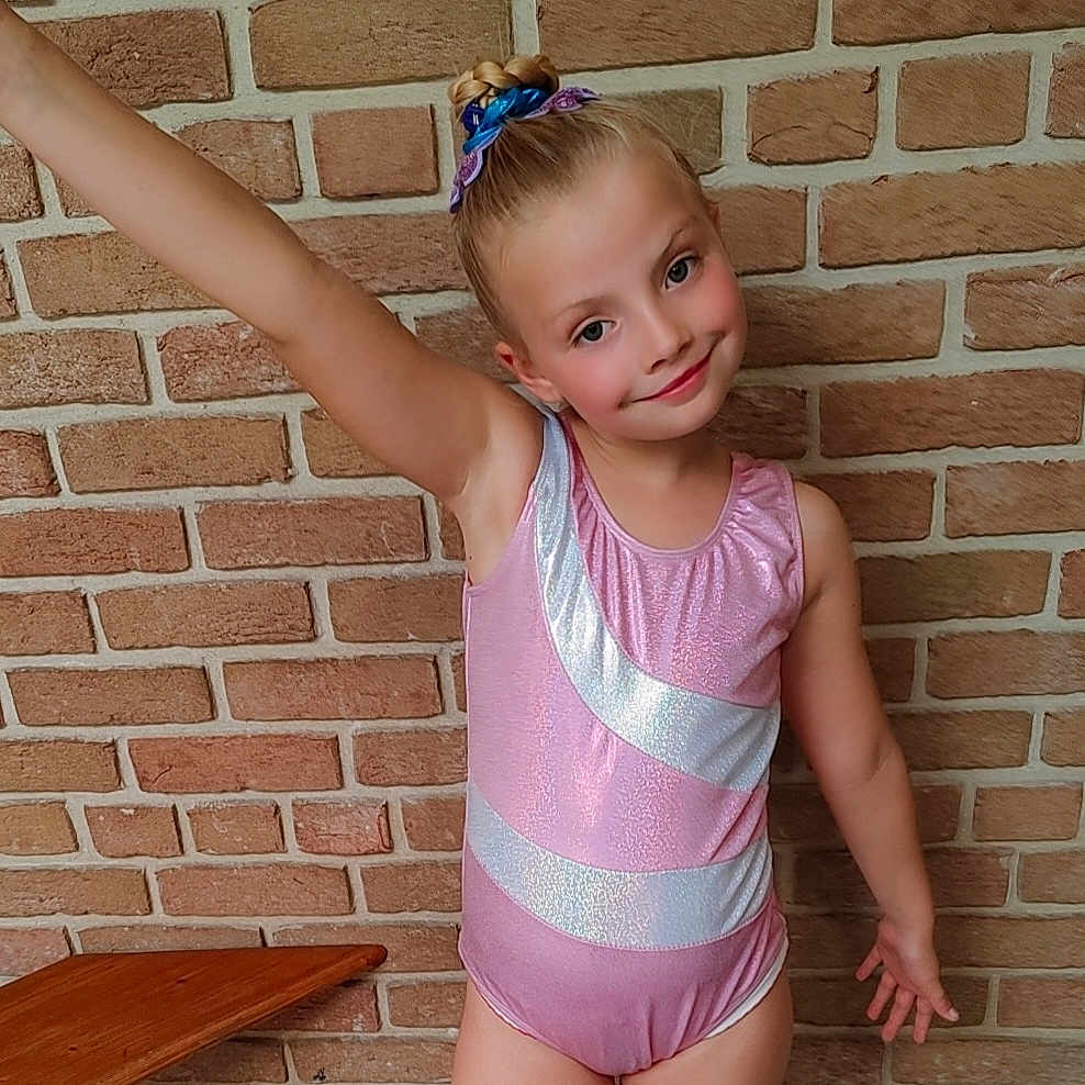 Paige participe au concours pour gagner de l'argent avec cette photo : architecture, brick, building, child, clothing, dress, face, female, girl, head, person, photography, portrait, shorts, sleeve, swimwear, t_shirt, tanktop, wall, wood