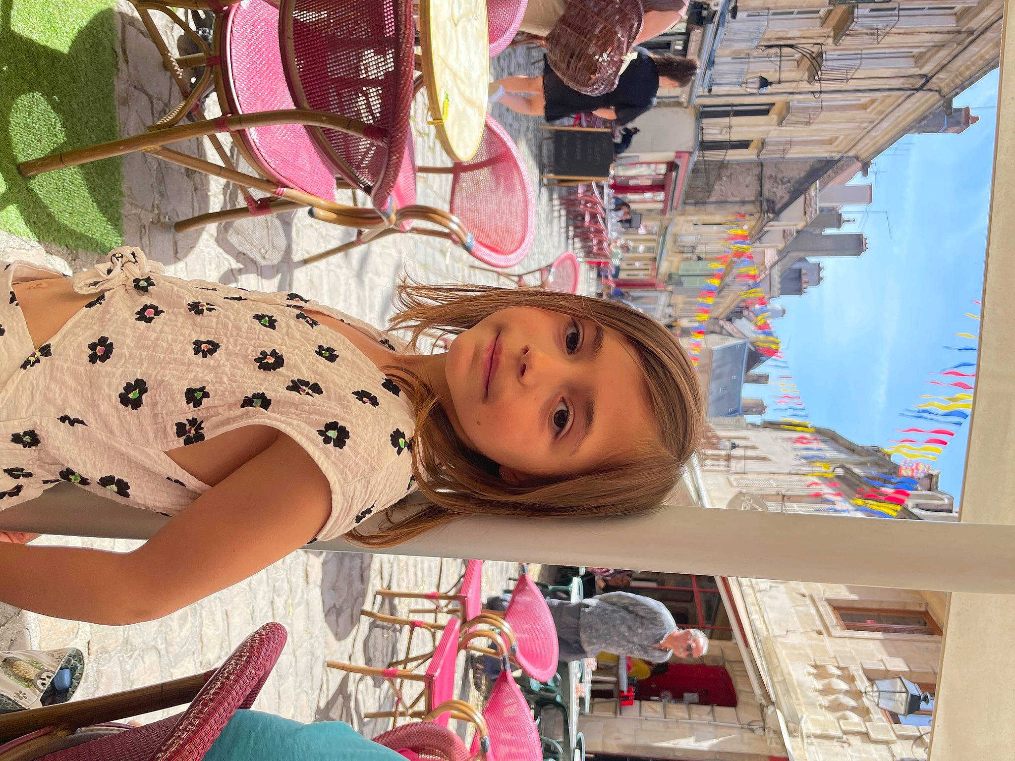 Manon participe au concours pour gagner de l'argent avec cette photo : beauty, child, design, eyewear, fun, happy, leisure, magenta, organ, pattern, people, person, pink, sandal, skin, smile, snapshot, t_shirt, thigh, toddler