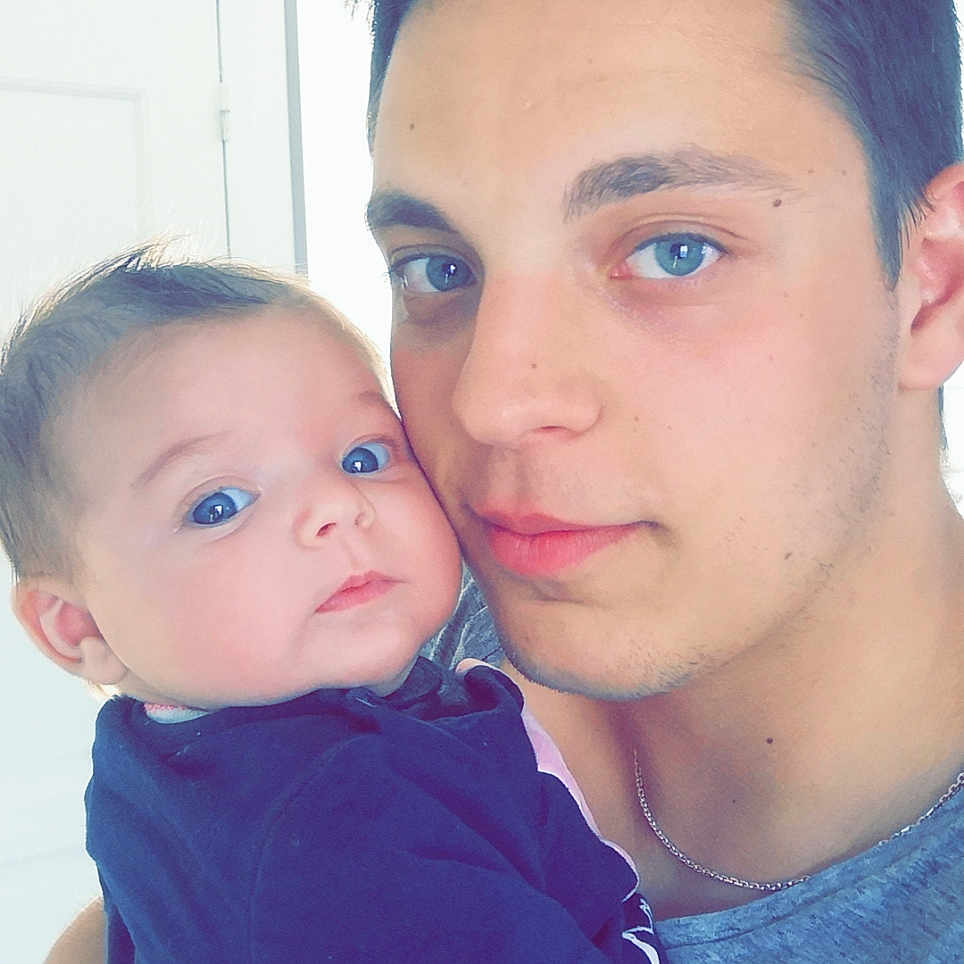 Mylena a rejoint le concours — aidez-le/la à gagner de superbes lots ! baby, cheek, child, chin, eye, eyebrow, face, father, forehead, head, lip, male, mother, neck, nose, people, person, photography, selfie, skin