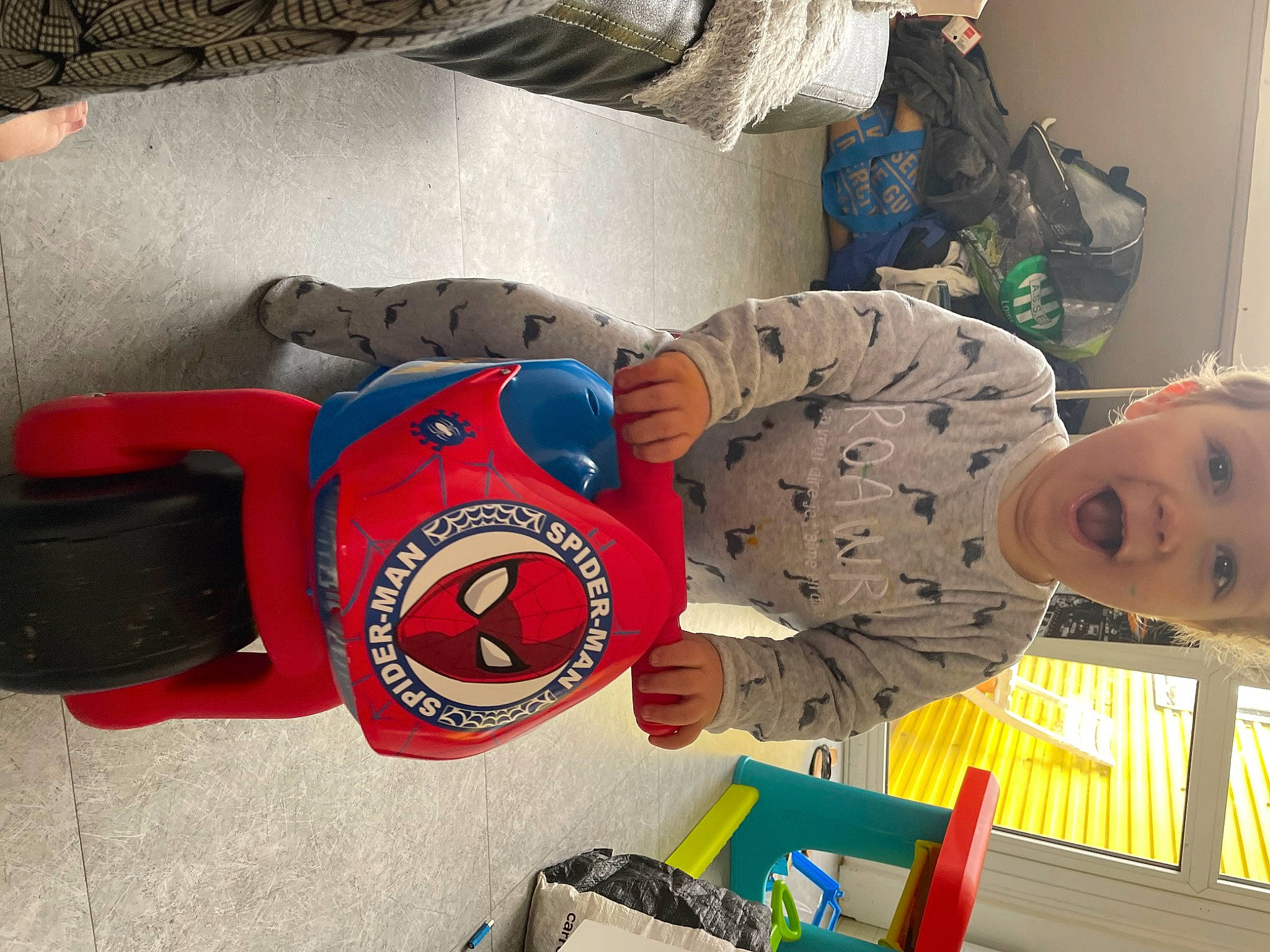 Malhon participe au concours pour gagner de l'argent avec cette photo : baby, baby_toddler_clothing, baby_toys, bag, carmine, child, cool, fictional_character, flooring, fun, person, personal_protective_equipment, play, product, room, sleeve, smile, stuffed_toy, t_shirt, toddler