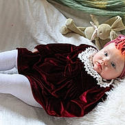 Abigael a rejoint le concours — aidez-le/la à gagner de superbes lots ! baby, child, infant, velvet_dress, white_tights, headband, pink_headband, plush_toy, bunny, blanket, soft_texture, portrait, indoors, cute, lying_down, white_background, decorative_collar, fabric_flowers, cozy, adorable