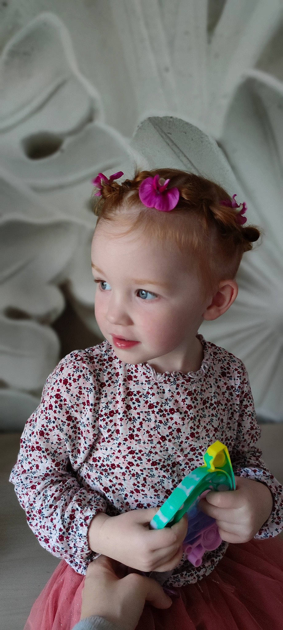 Elynn participe au concours pour gagner de l'argent avec cette photo : baby, baby_toddler_clothing, beauty, cheek, child, dress, flower, happy, headband, headpiece, iris, organ, pattern, person, petal, pink, sitting, skin, sleeve, toddler