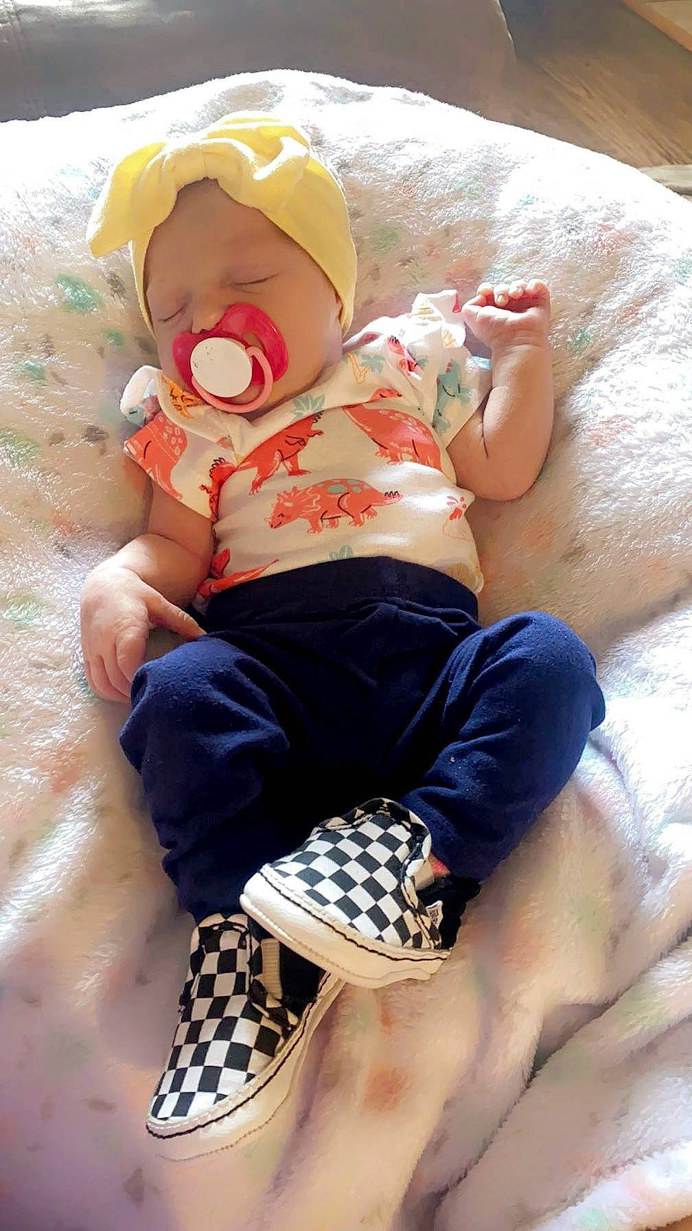 Aria'Grey is registered to the contest to win money with this photo: abdomen, baby, baby_toddler_clothing, cap, child, comfort, eyewear, foot, glasses, hat, human_body, human_leg, knee, leg, person, shorts, sun_hat, thigh, toddler, trunk