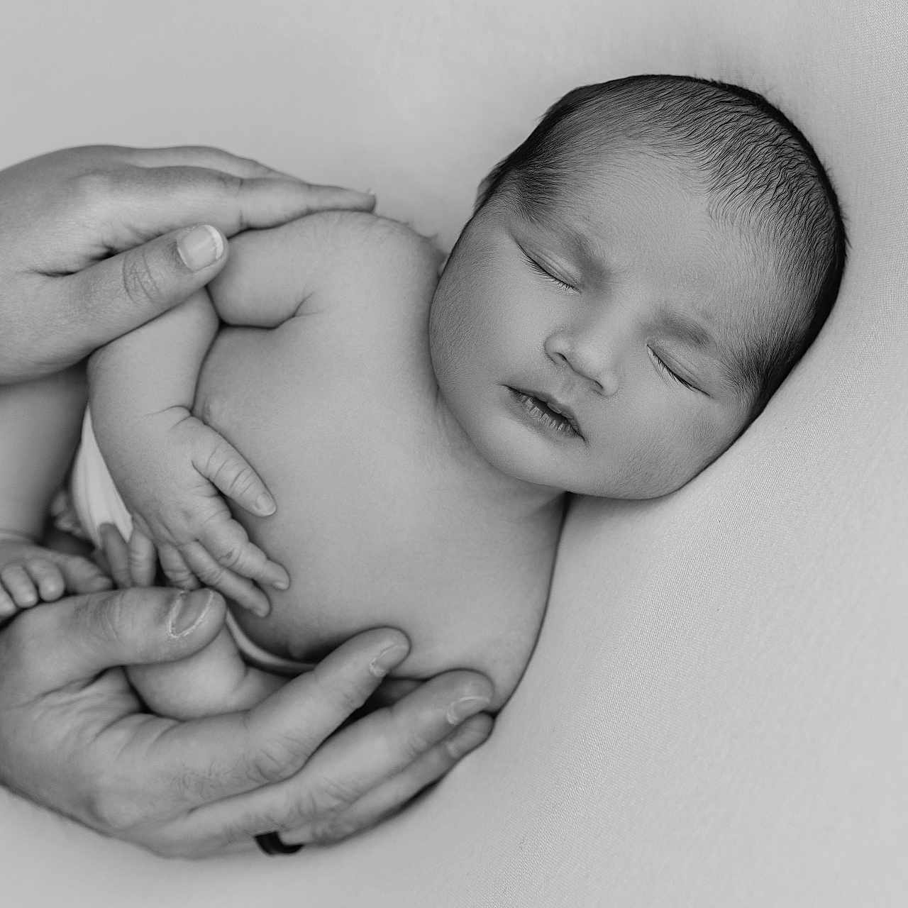 Mattéo a rejoint le concours — aidez-le/la à gagner de superbes lots ! baby, back, bodypart, childbirth, face, finger, hand, head, newborn, person, photography, portrait, sleeping