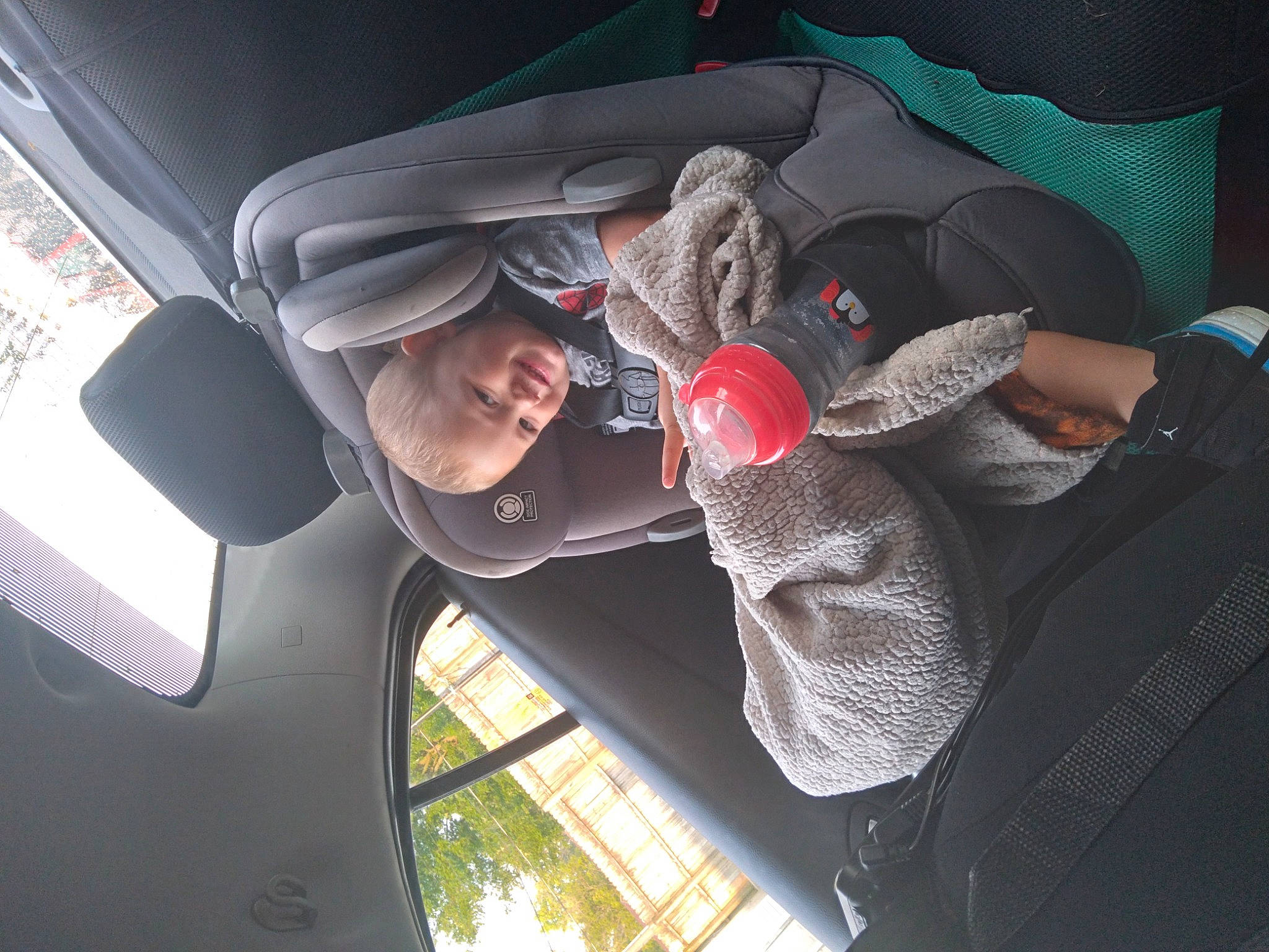 Lyncoln is registered to the contest to win money with this photo: auto_part, automotive_design, automotive_exterior, automotive_lighting, automotive_window_part, car, car_seat, car_seat_cover, comfort, glass, head_restraint, joy, motor_vehicle, person, personal_luxury_car, seat_belt, steering_part, steering_wheel, vehicle, vehicle_door