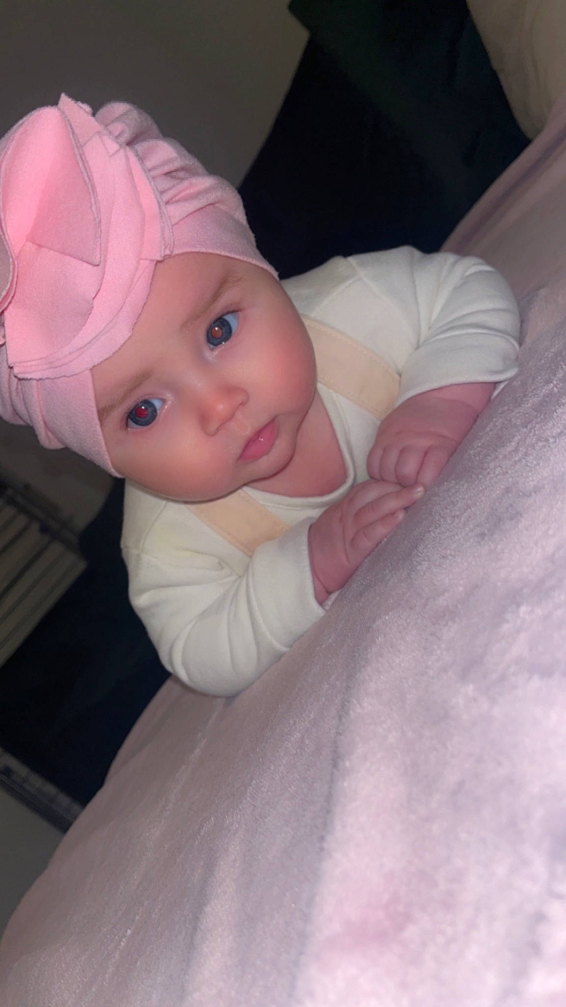 Medina a rejoint le concours — aidez-le/la à gagner de superbes lots ! baby, baby_products, baby_toddler_clothing, cap, cheek, chin, comfort, eye, eyebrow, finger, hat, head, headgear, headwear, human_body, iris, lip, nose, person, pink